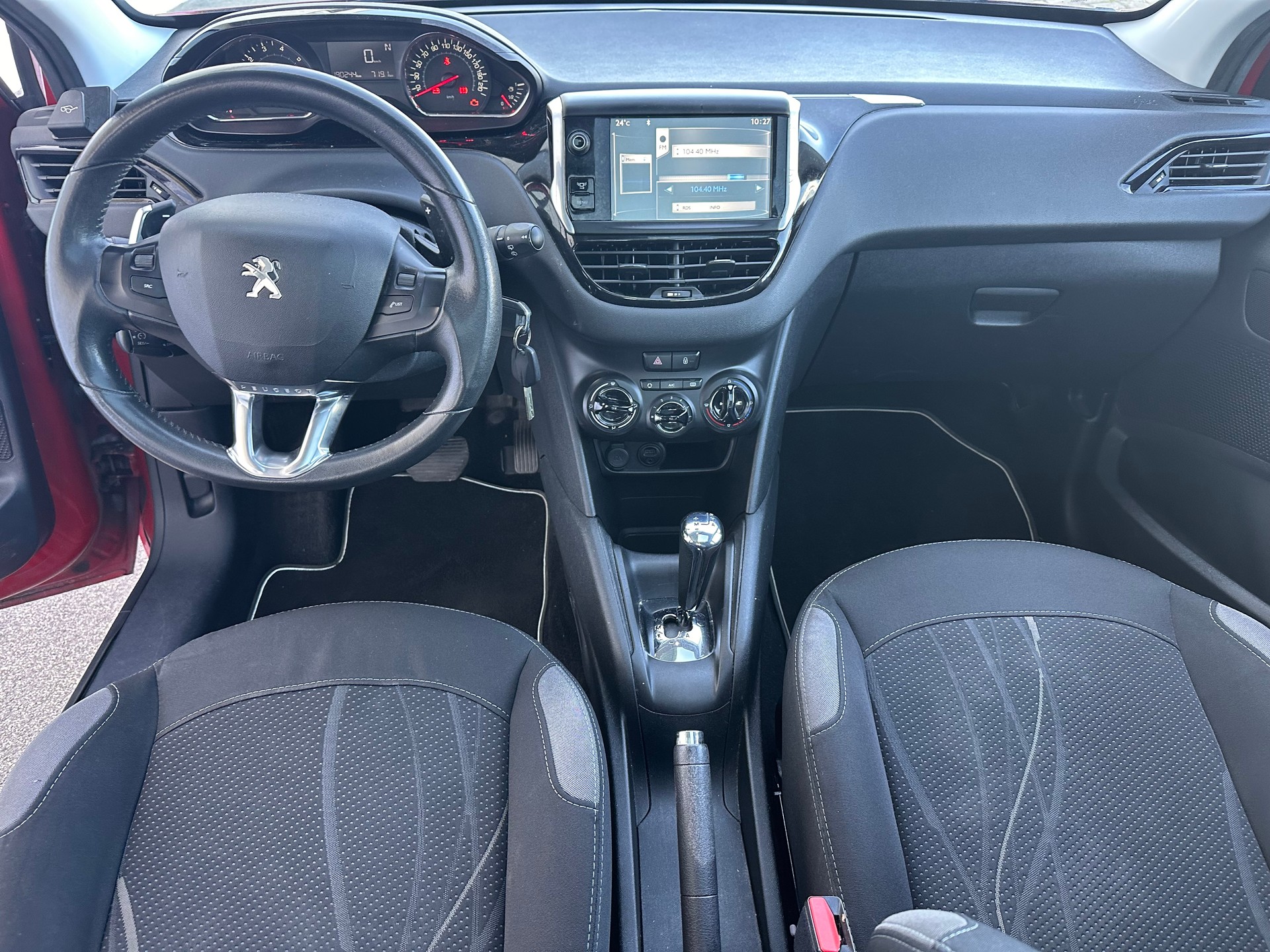 PEUGEOT 208 1.2 e-VTI Allur-image-8