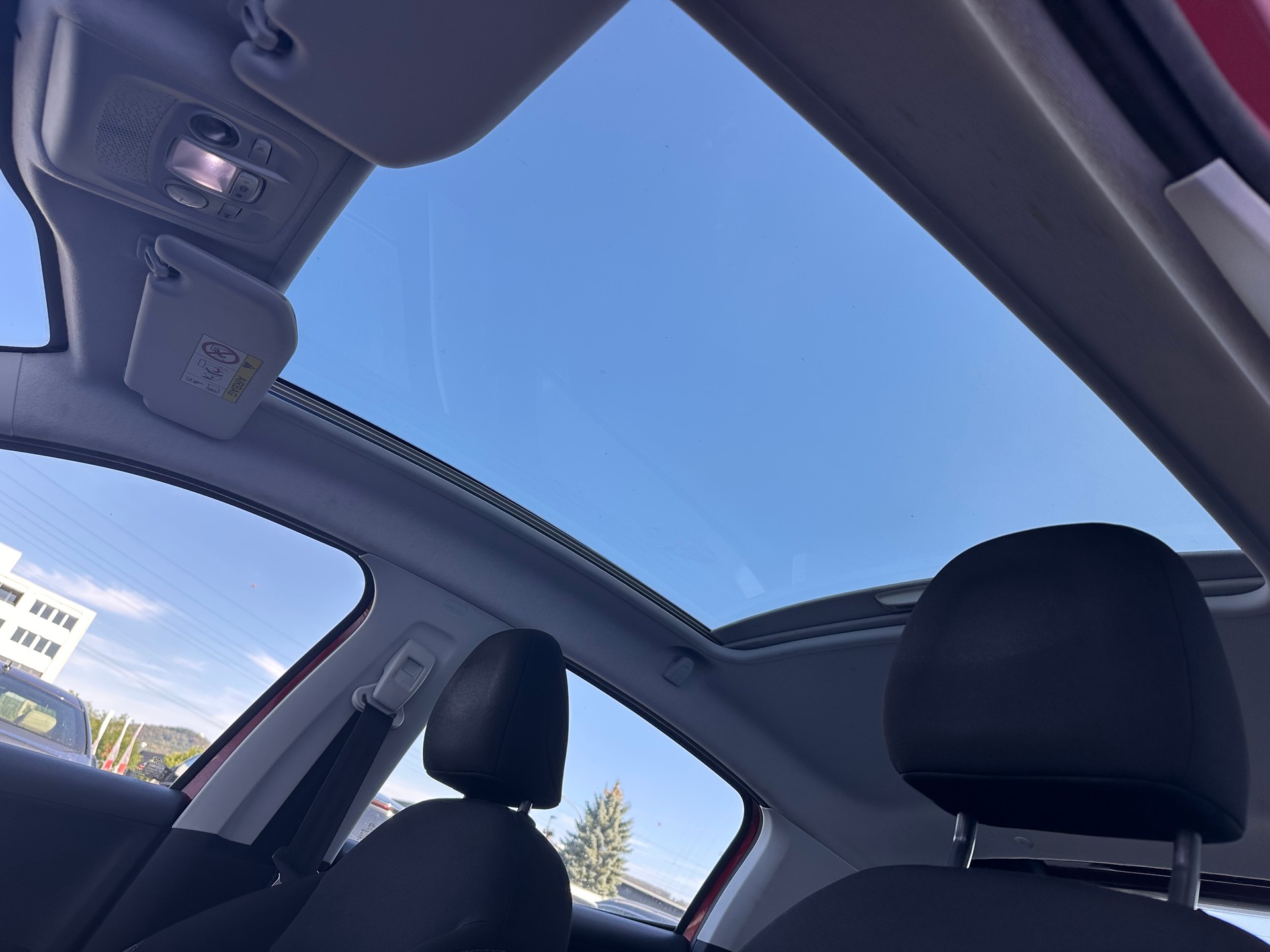 PEUGEOT 208 1.2 e-VTI Allur-image-9