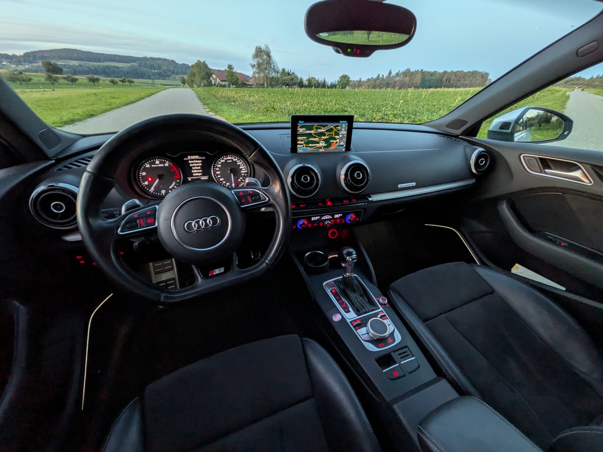 AUDI S3 Sportback 2.0 TFSI quattro S-tronic-image-12