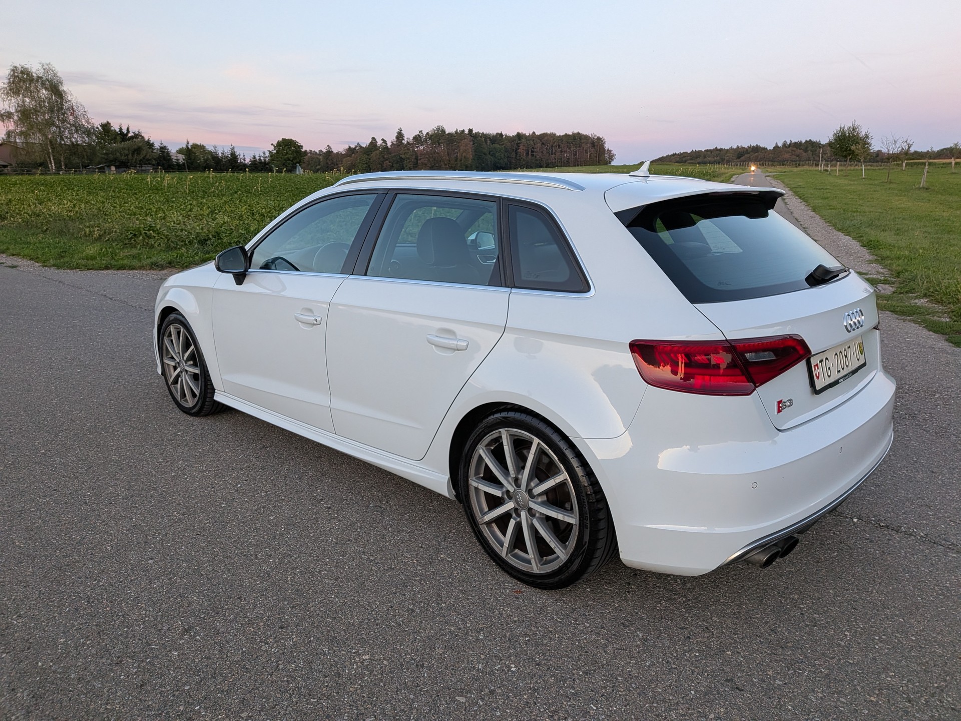 AUDI S3 Sportback 2.0 TFSI quattro S-tronic-image-9