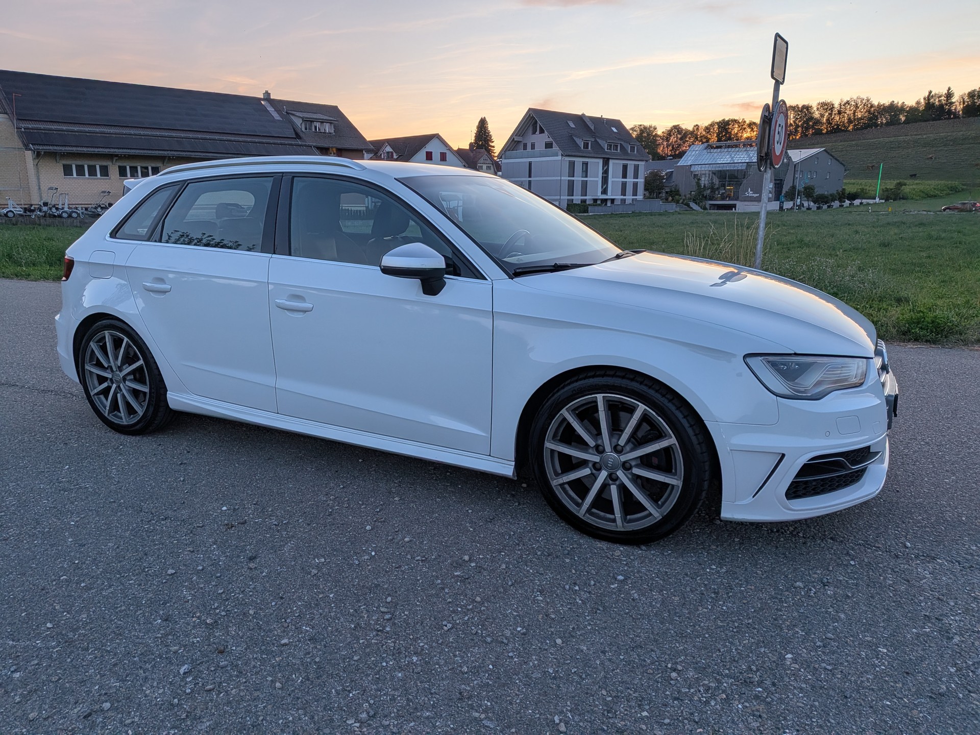 AUDI S3 Sportback 2.0 TFSI quattro S-tronic-image-3