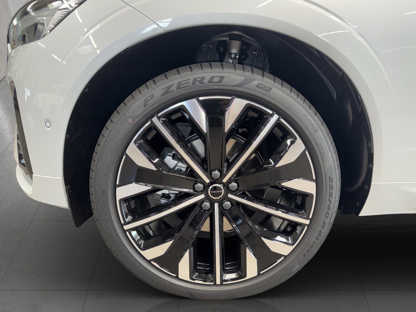 VOLVO XC60 2.0 B5 MH Ultra Dark AWD-image-6