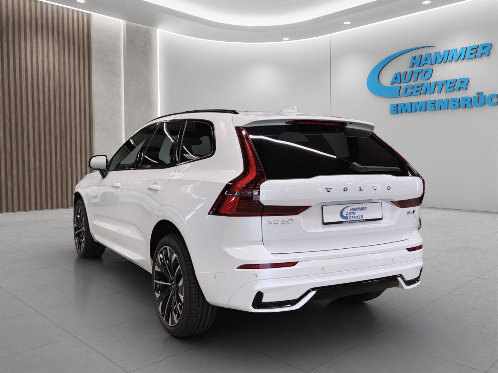 VOLVO XC60 2.0 B5 MH Ultra Dark AWD-image-2