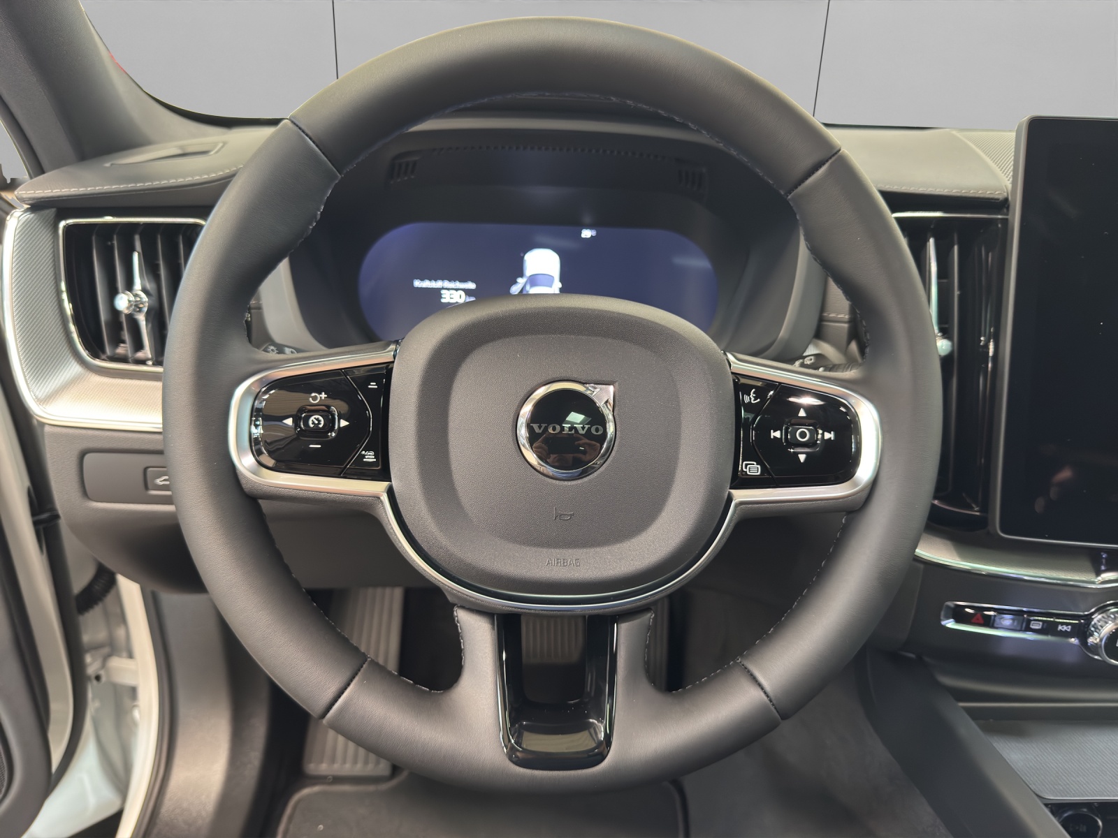 VOLVO XC60 2.0 B5 MH Ultra Dark AWD-image-10