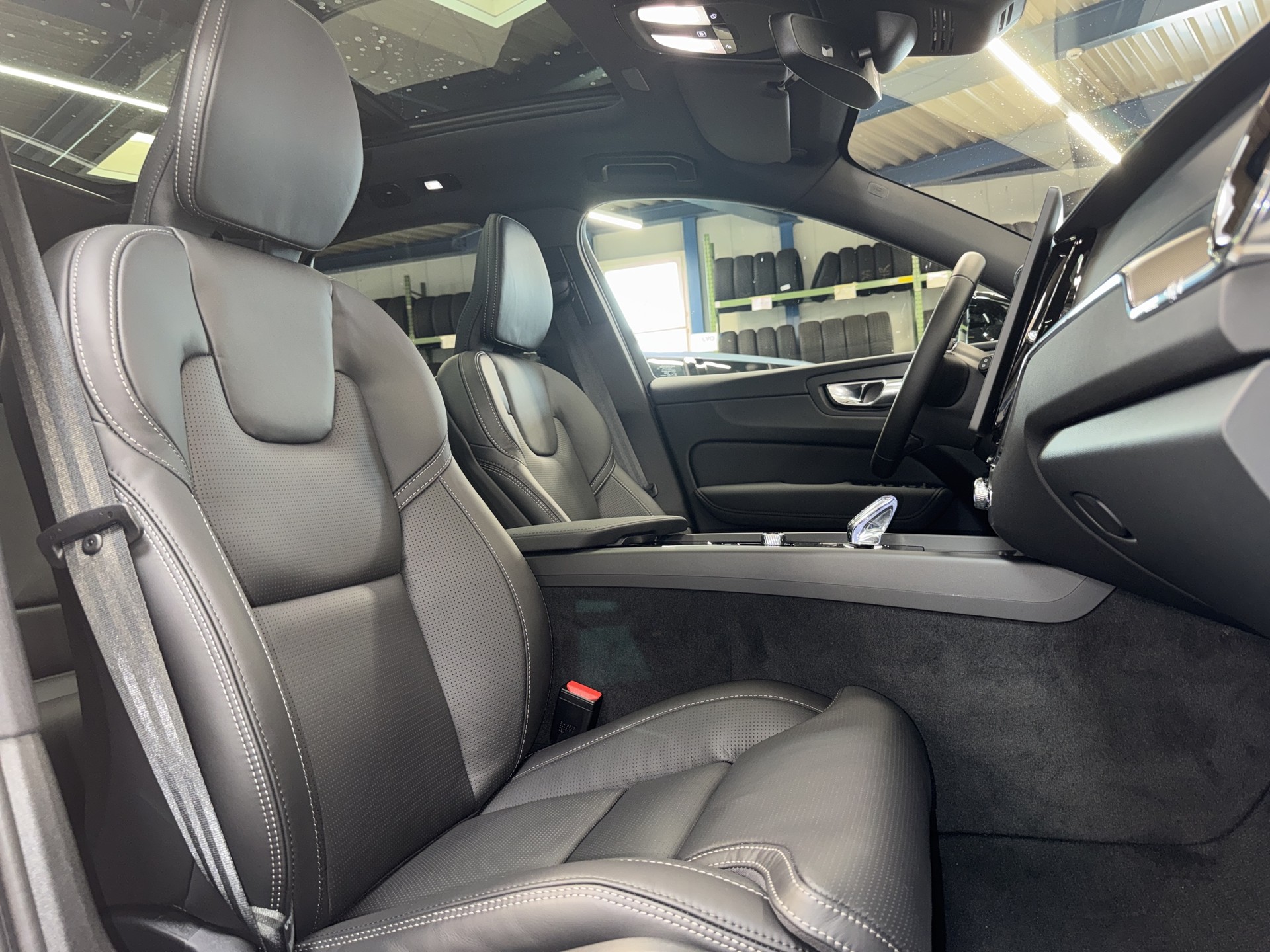 VOLVO XC60 2.0 B5 MH Ultra Dark AWD-image-12