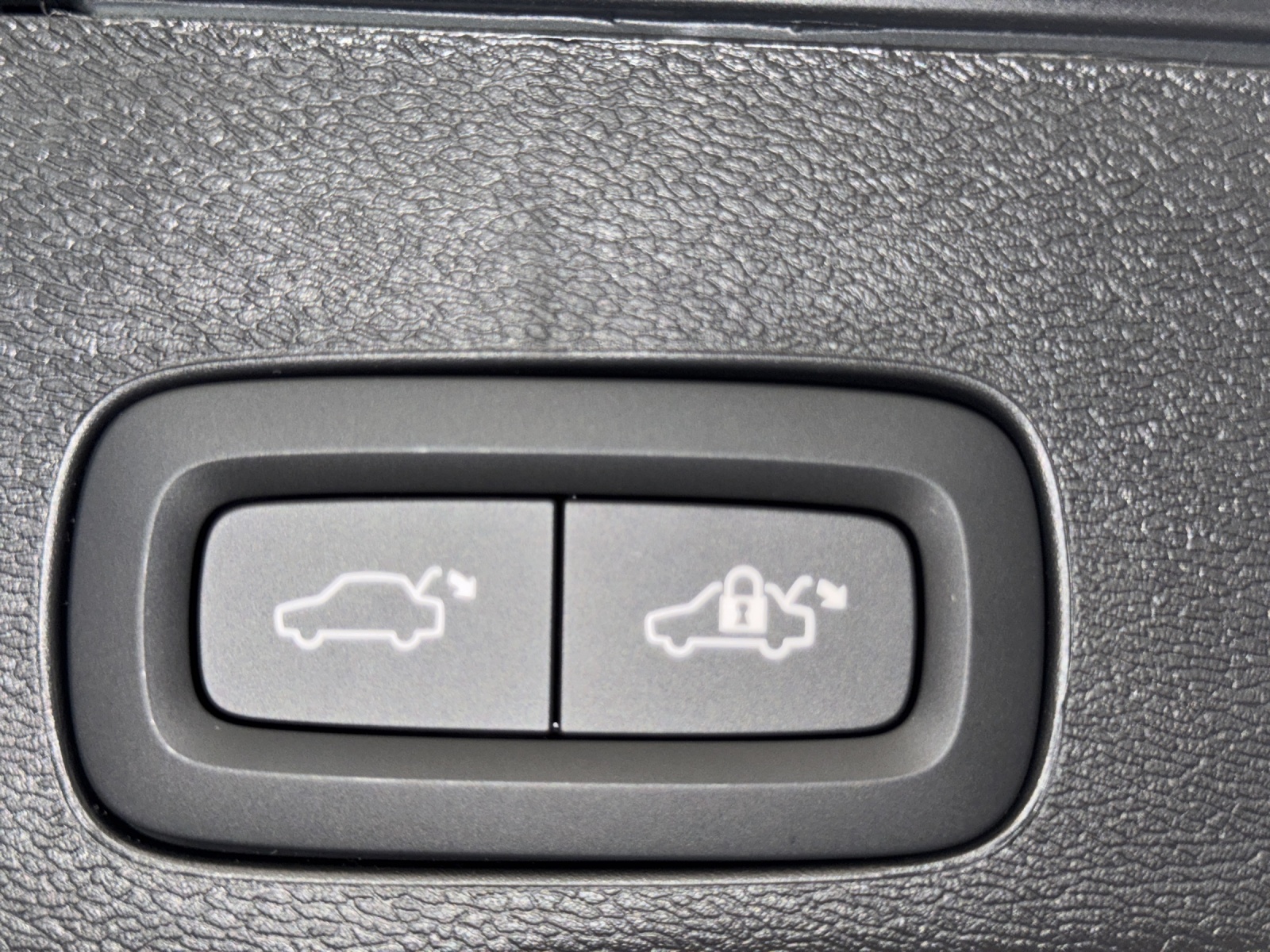 VOLVO XC60 2.0 B5 MH Ultra Dark AWD-image-15