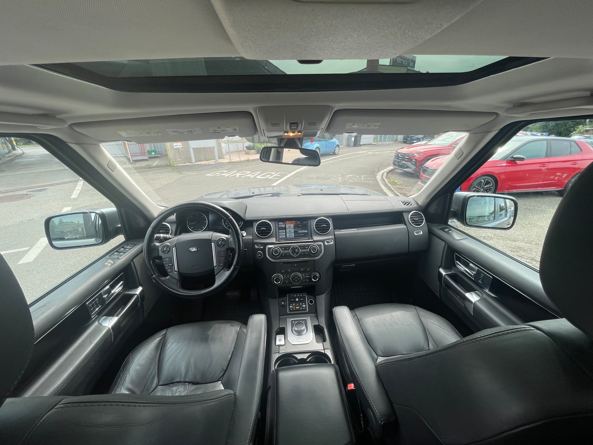 LAND ROVER Discovery 3.0 SDV6 HSE Automatic-image-8