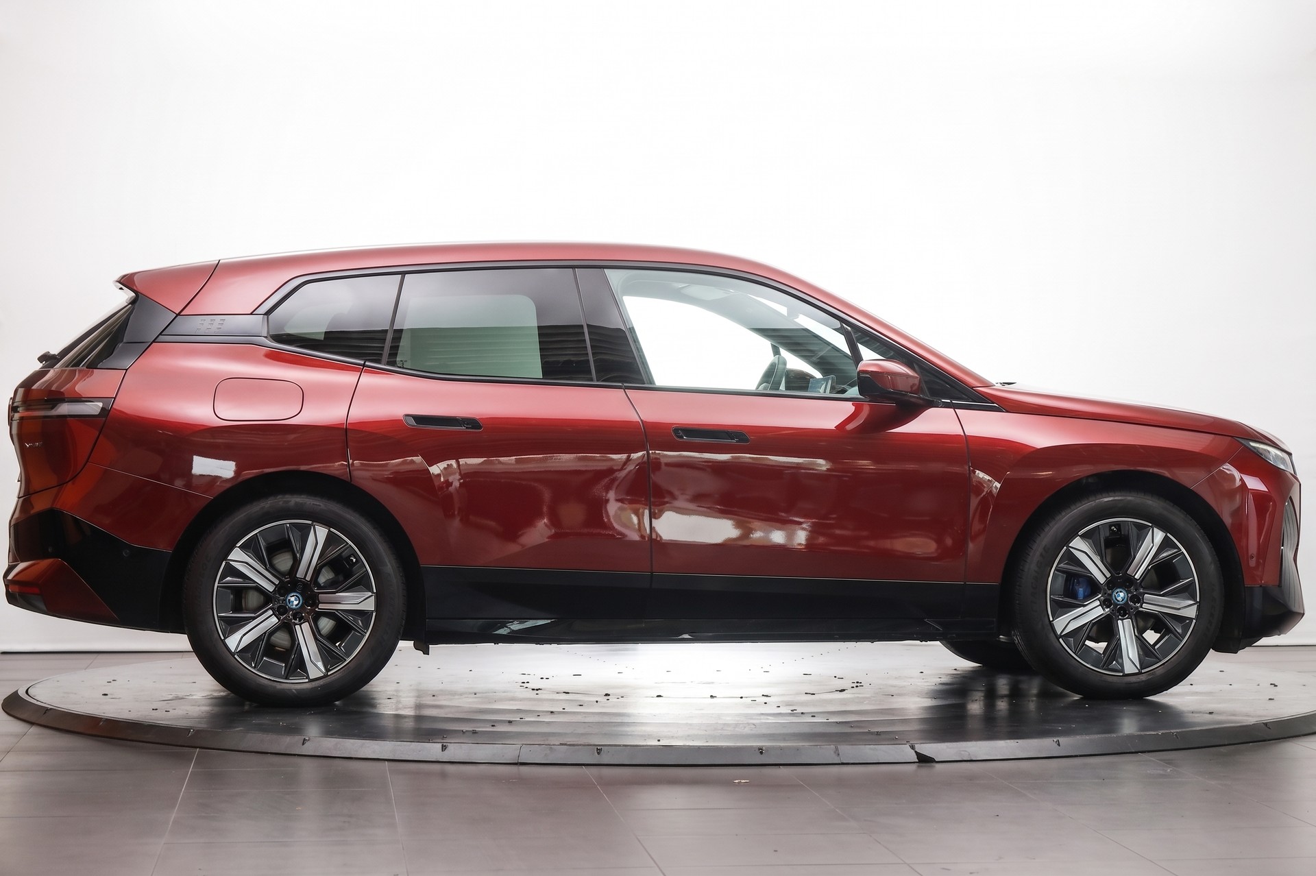 BMW iX xDrive50 Aventurinrot * Sky Lounge * Pack Sport-image-5
