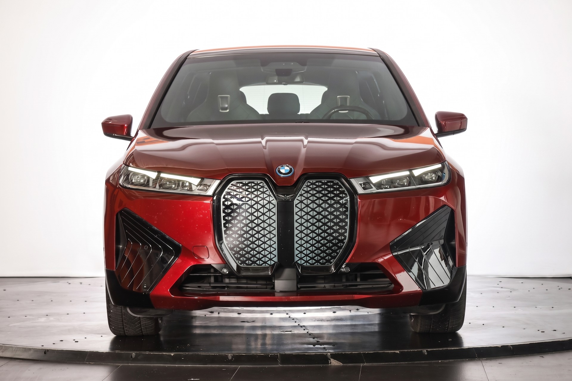 BMW iX xDrive50 Aventurinrot * Sky Lounge * Pack Sport-showroom-element-1