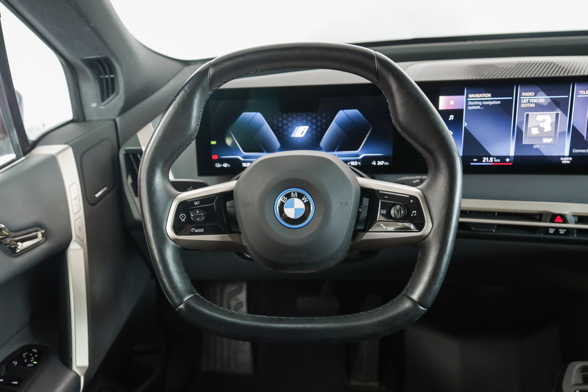 BMW iX xDrive50 Aventurinrot * Sky Lounge * Pack Sport-image-10