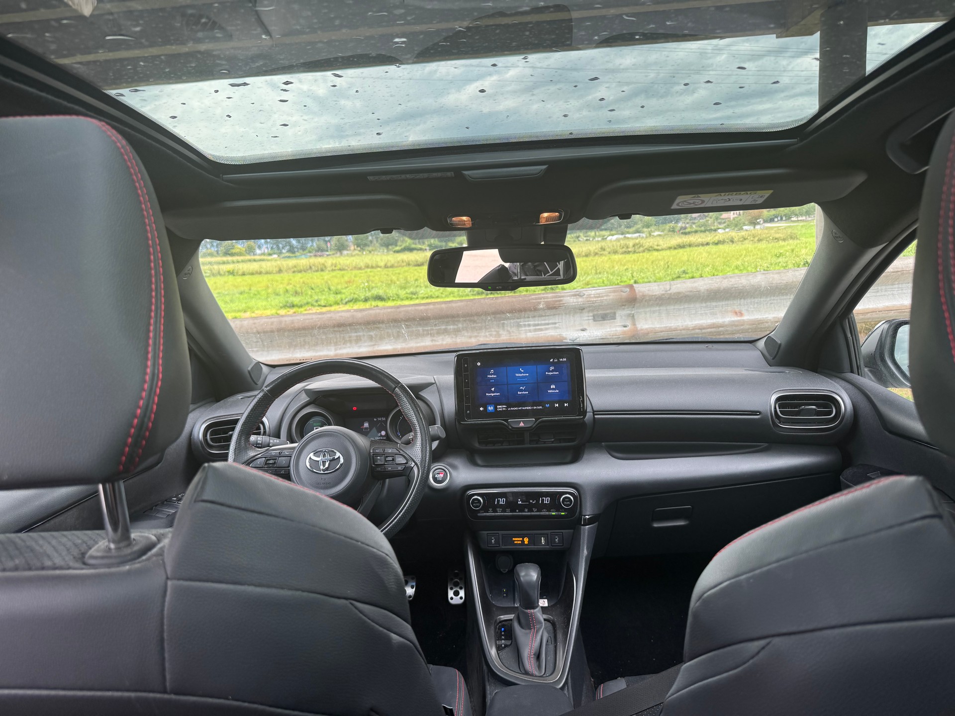 TOYOTA Yaris 1.5 GR Sport e-CVT-image-1