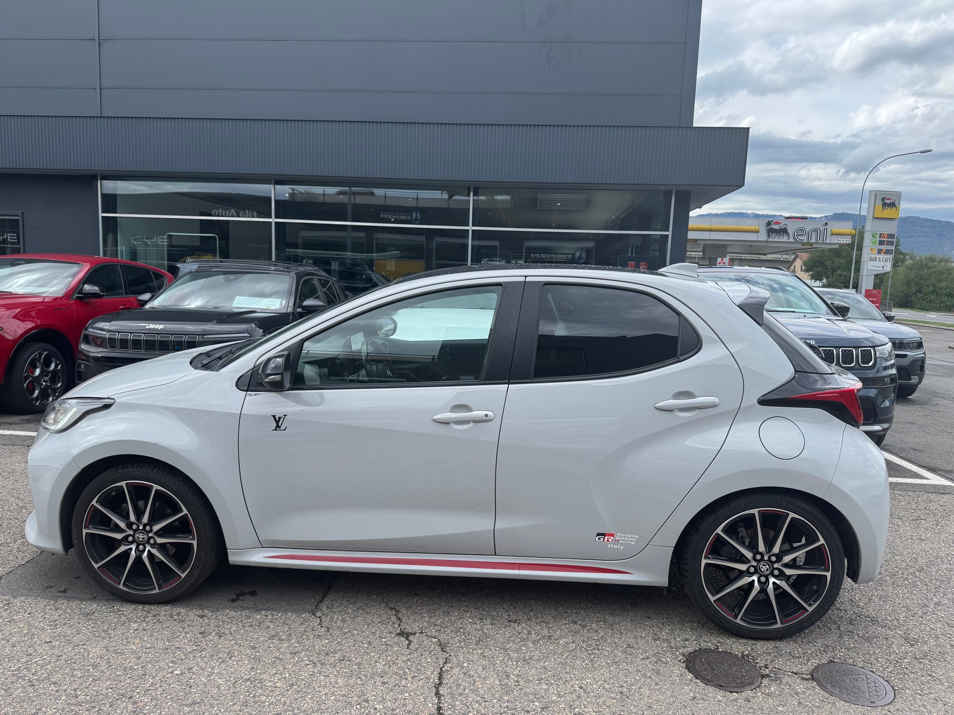 TOYOTA Yaris 1.5 GR Sport e-CVT-image-3