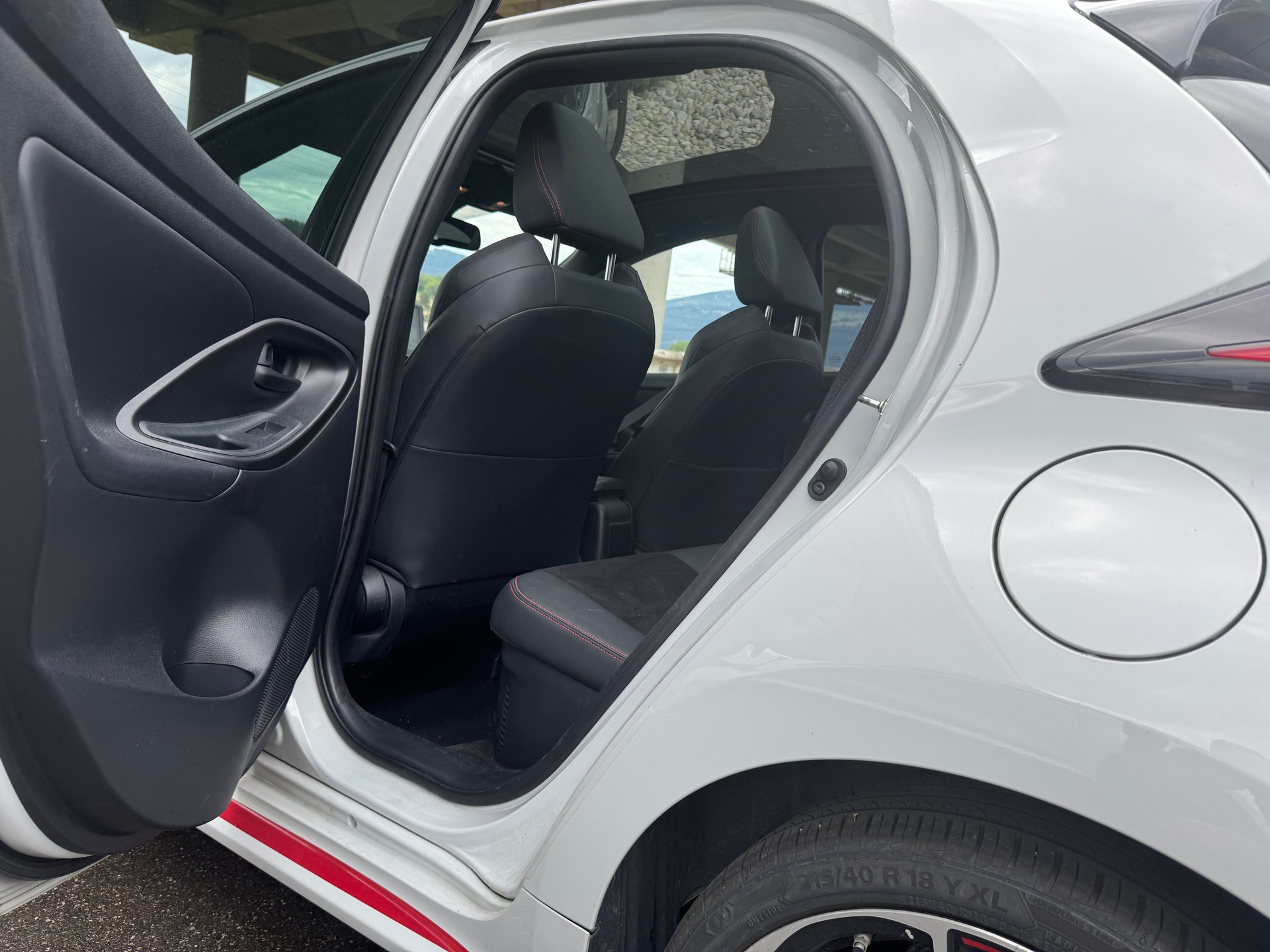 TOYOTA Yaris 1.5 GR Sport e-CVT-image-10