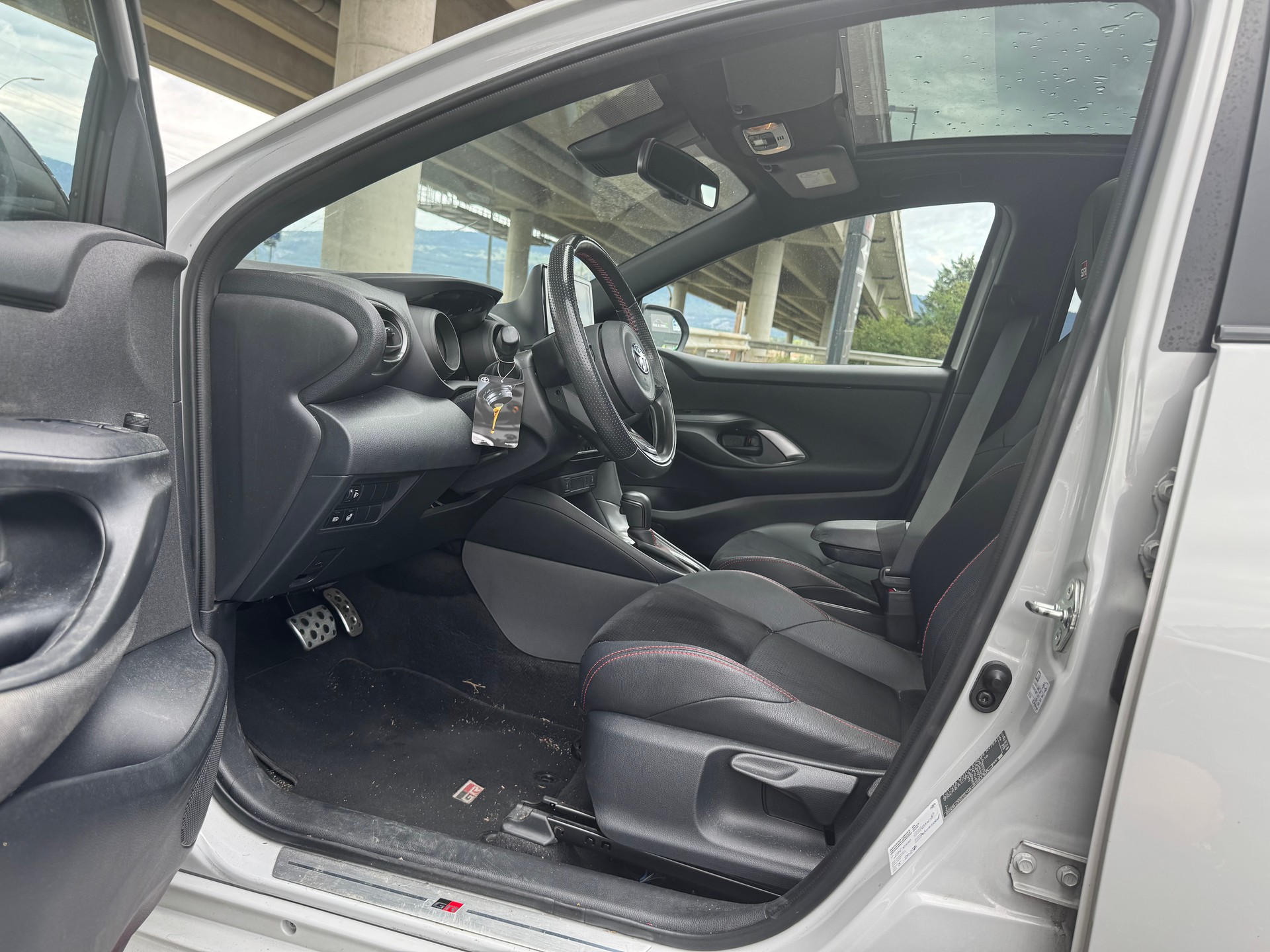 TOYOTA Yaris 1.5 GR Sport e-CVT-image-15