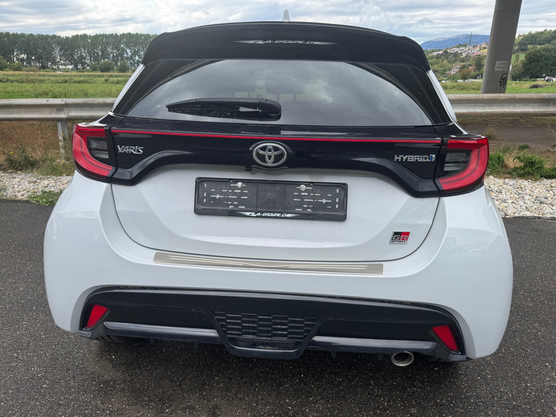 TOYOTA Yaris 1.5 GR Sport e-CVT-image-2