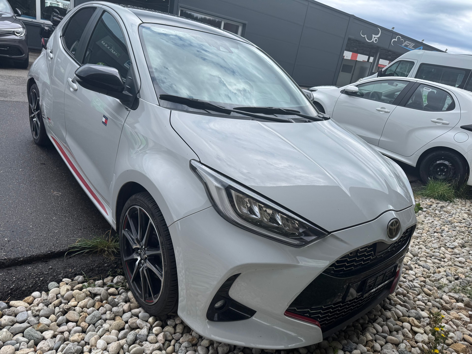 TOYOTA Yaris 1.5 GR Sport e-CVT-image-6