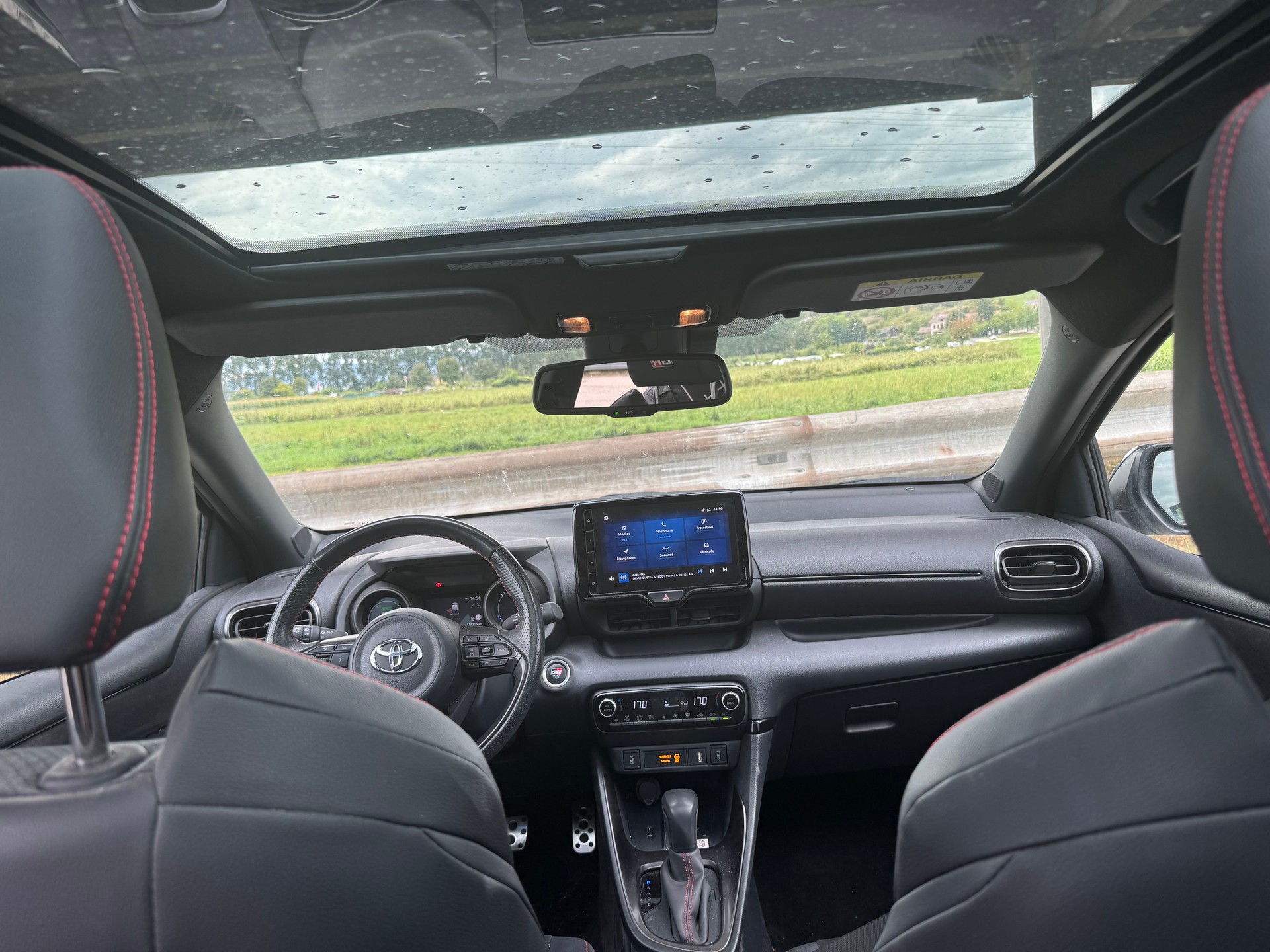 TOYOTA Yaris 1.5 GR Sport e-CVT-image-4