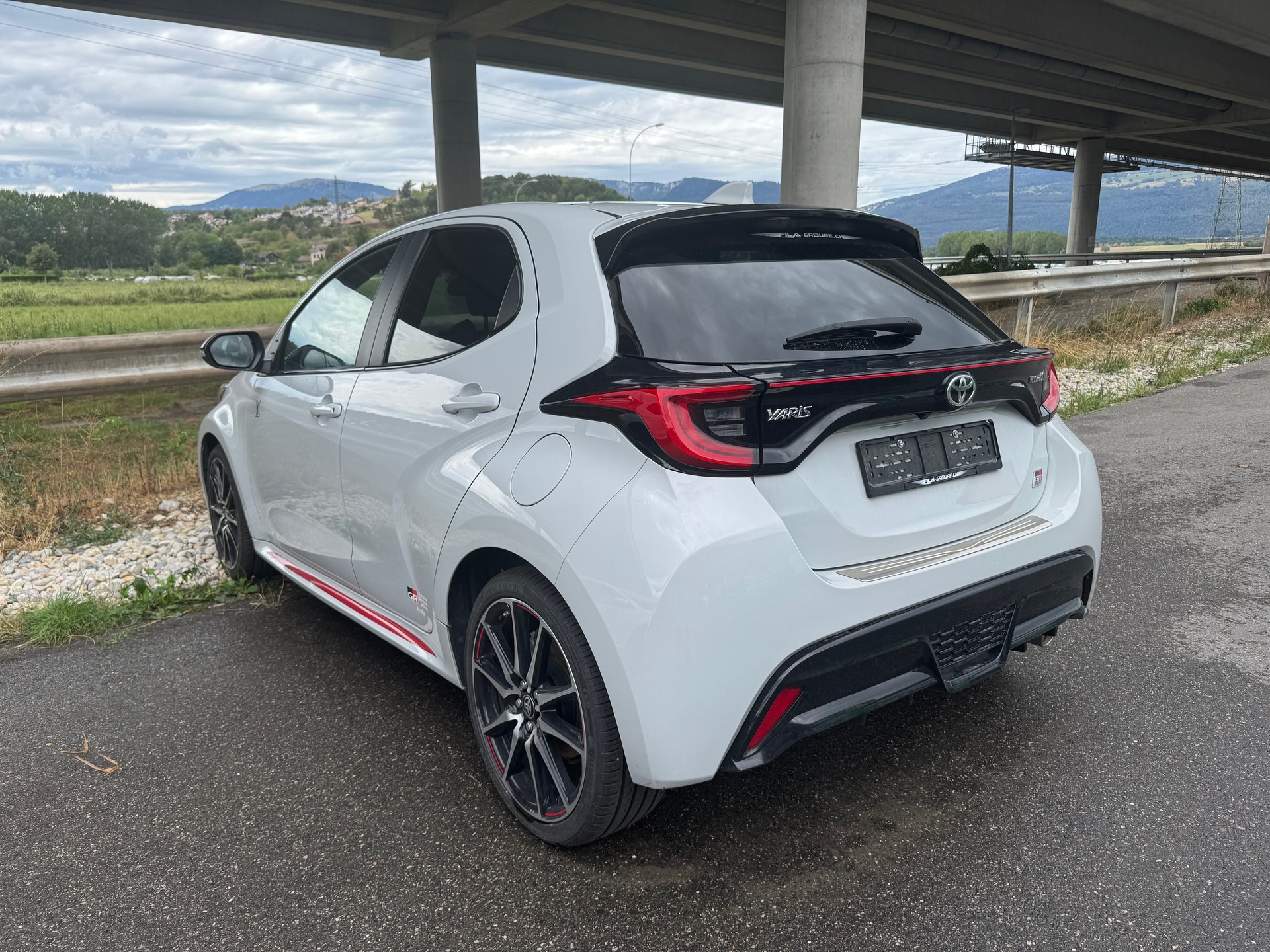 TOYOTA Yaris 1.5 GR Sport e-CVT-image-7