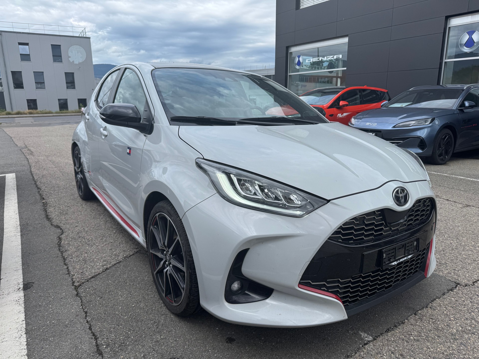 TOYOTA Yaris 1.5 GR Sport e-CVT-image-14