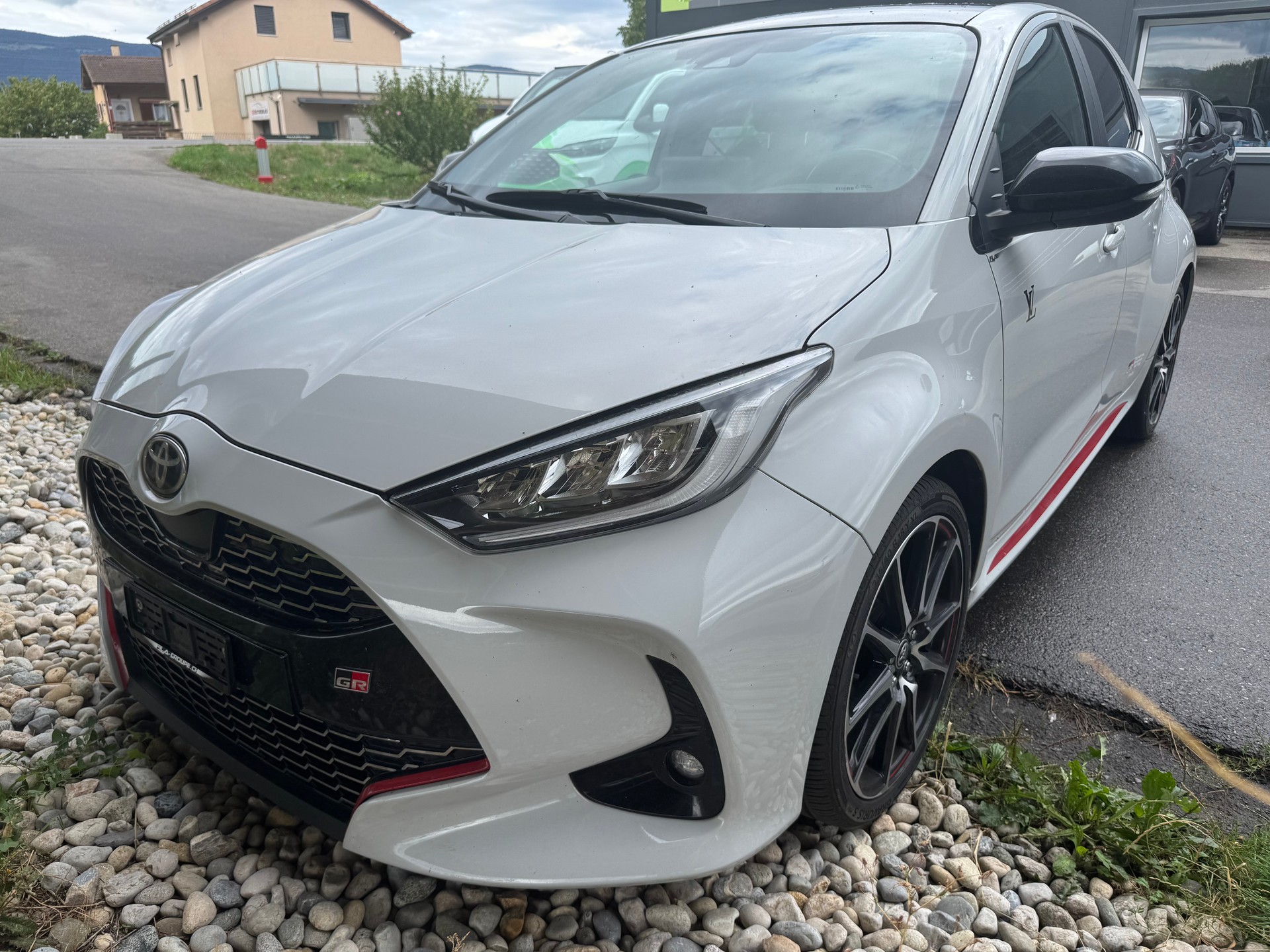 TOYOTA Yaris 1.5 GR Sport e-CVT-image-5