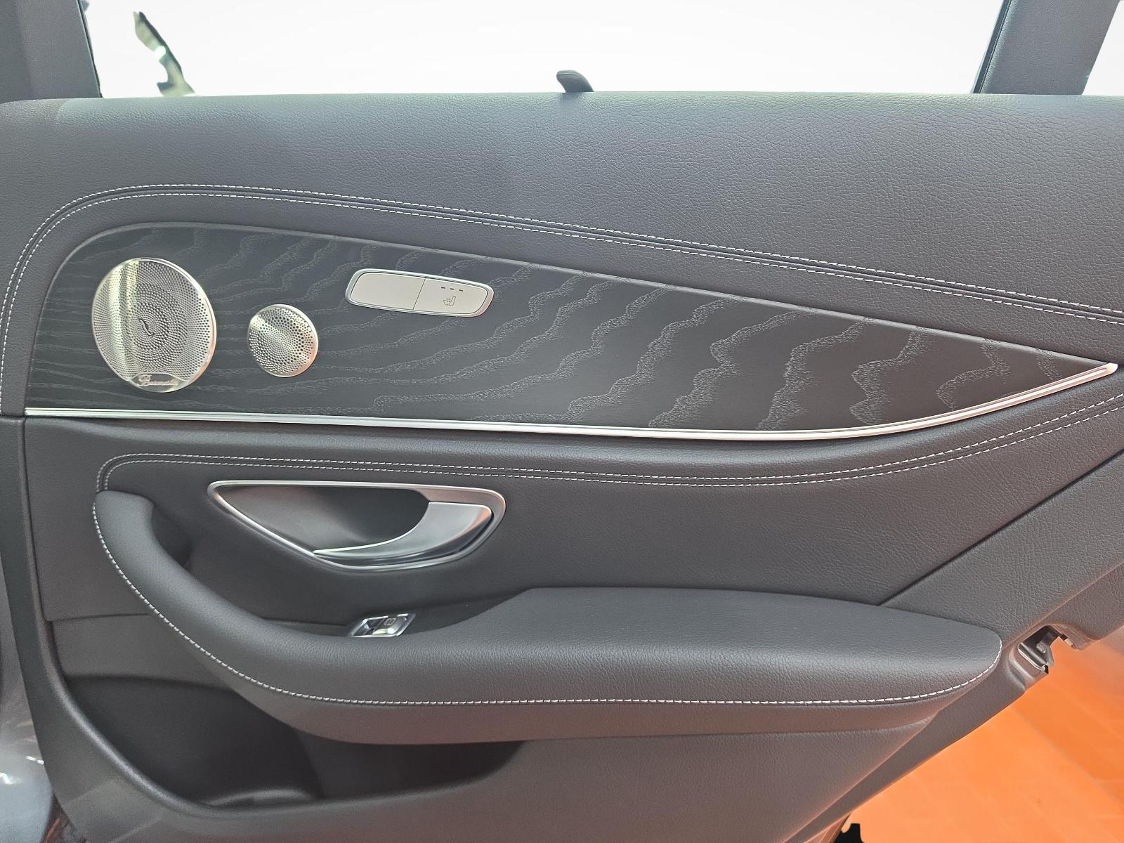 MERCEDES-BENZ E 400 d 4MATIC T-Modell AMG Line-image-11