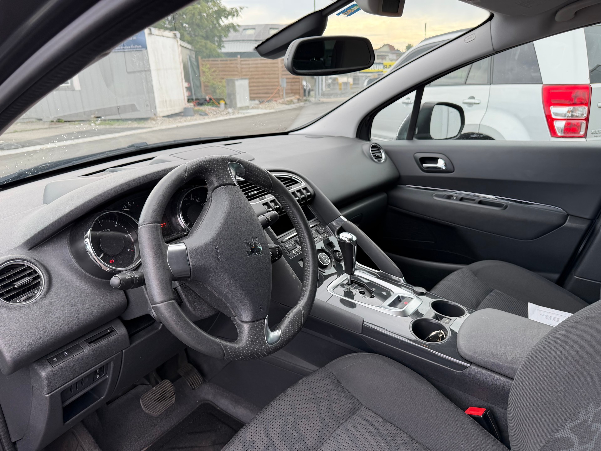 PEUGEOT 3008 2.0 HDI Platinum Tiptronic-image-9