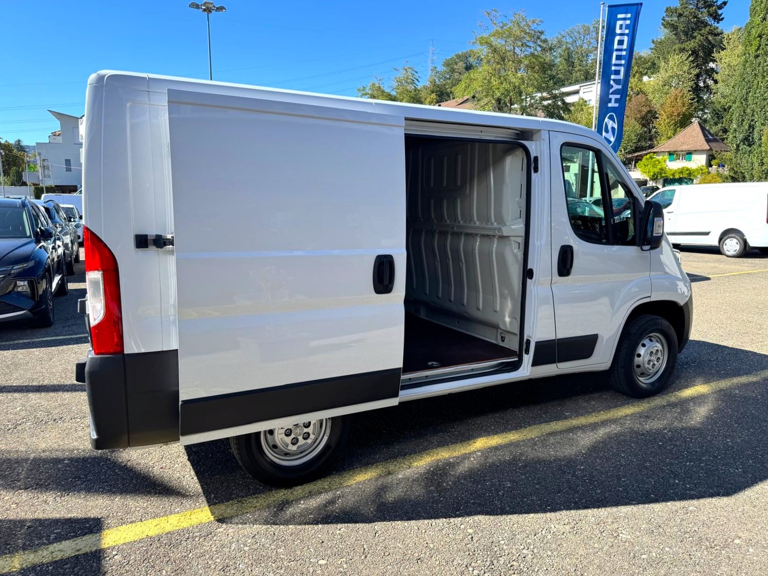 PEUGEOT Boxer 2.2 HDI 330 Premium L1H1-image-5