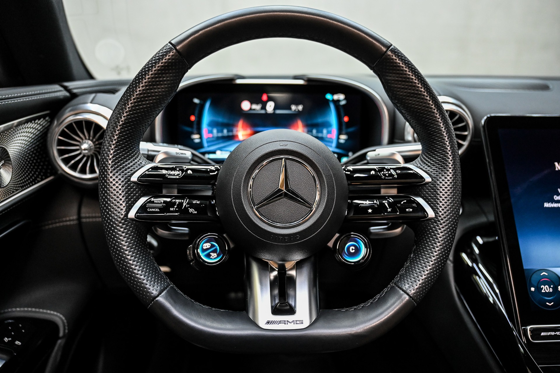 MERCEDES-BENZ AMG SL 63 4matic+ Speedshift MCT-image-23
