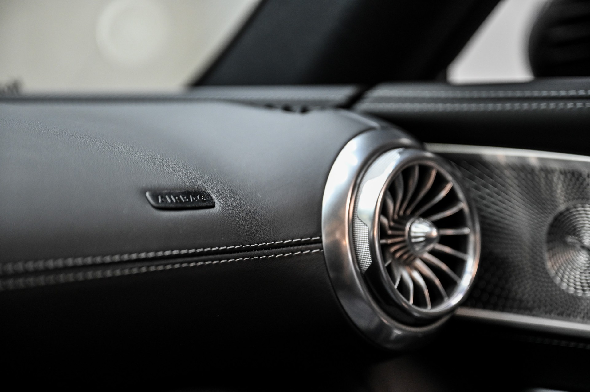 MERCEDES-BENZ AMG SL 63 4matic+ Speedshift MCT-image-35