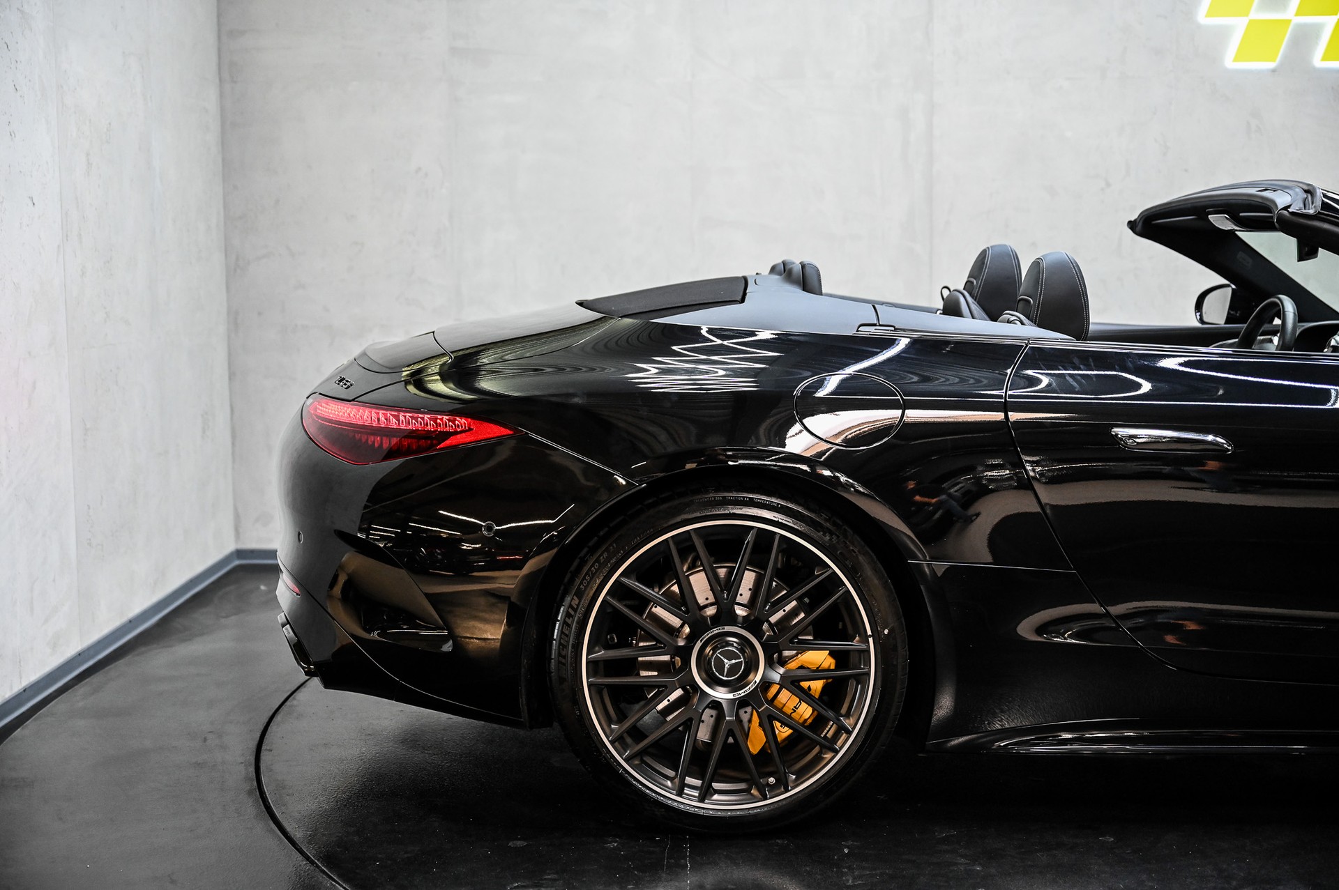 MERCEDES-BENZ AMG SL 63 4matic+ Speedshift MCT-image-15