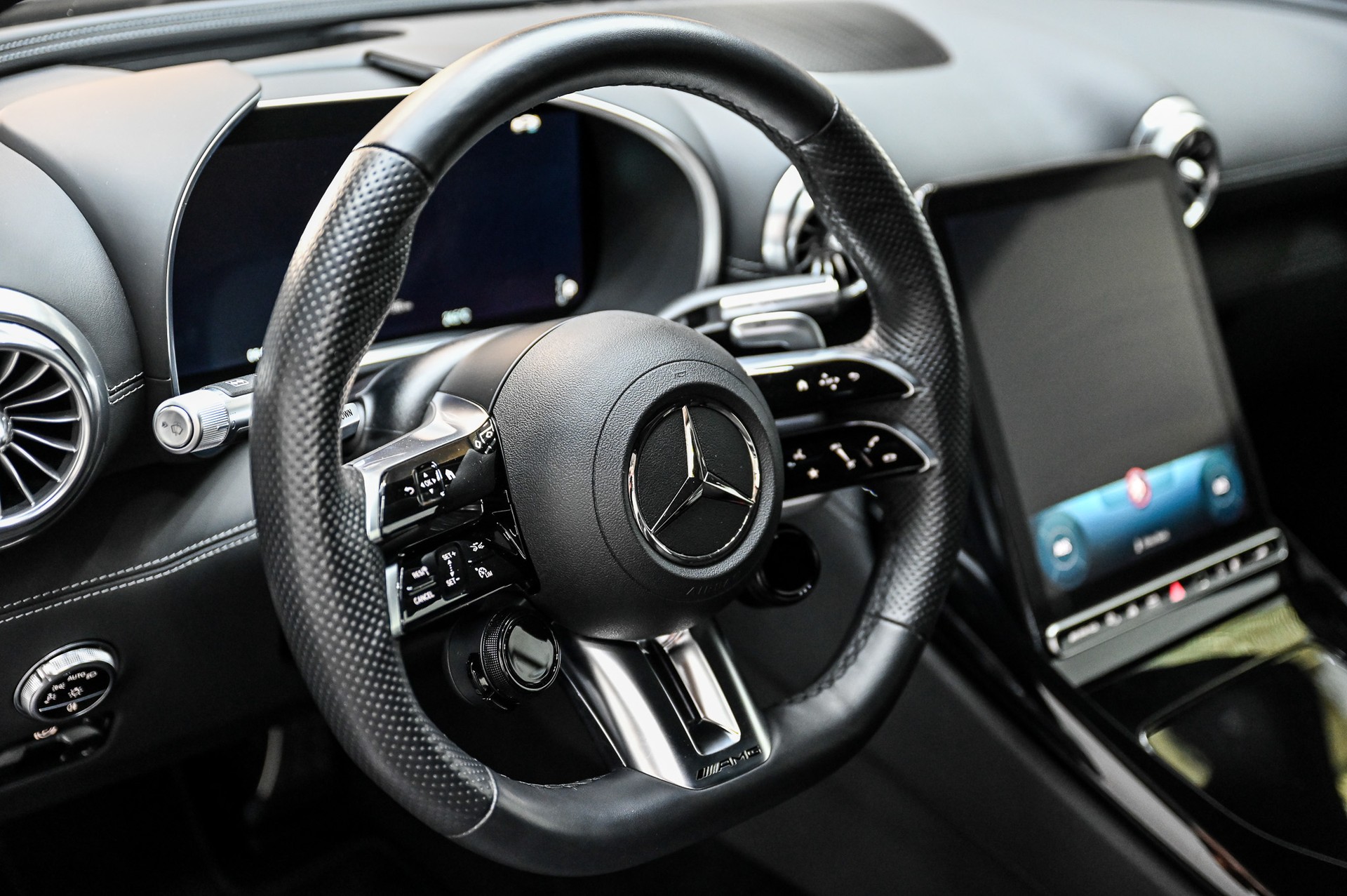 MERCEDES-BENZ AMG SL 63 4matic+ Speedshift MCT-image-26