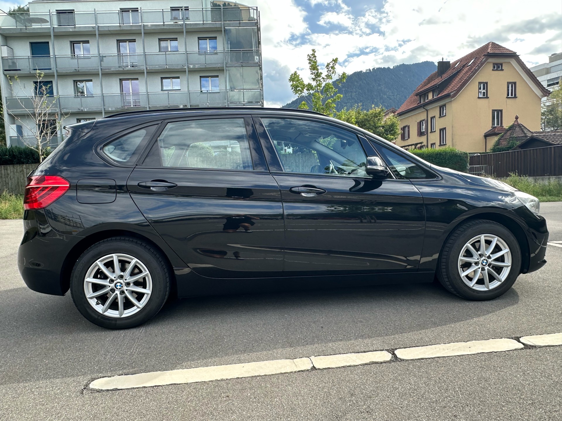 BMW 218d xDrive-image-1