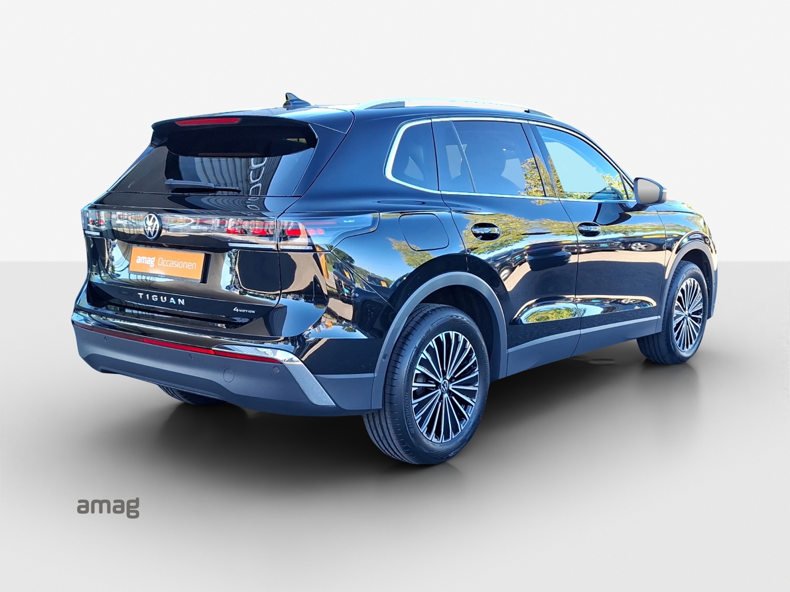 VW Tiguan 2.0 TSI DSG Elegance 4Motion-image-4
