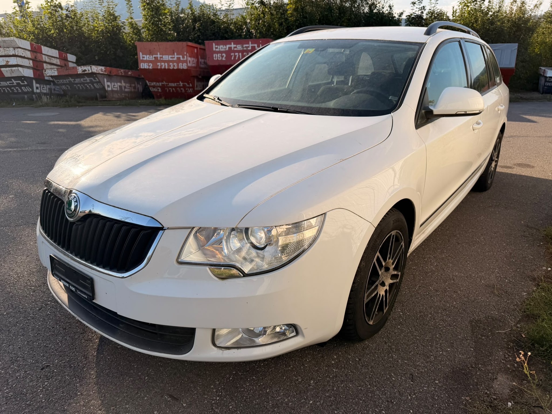 SKODA Superb Combi 2.0 TDi Family-image-1