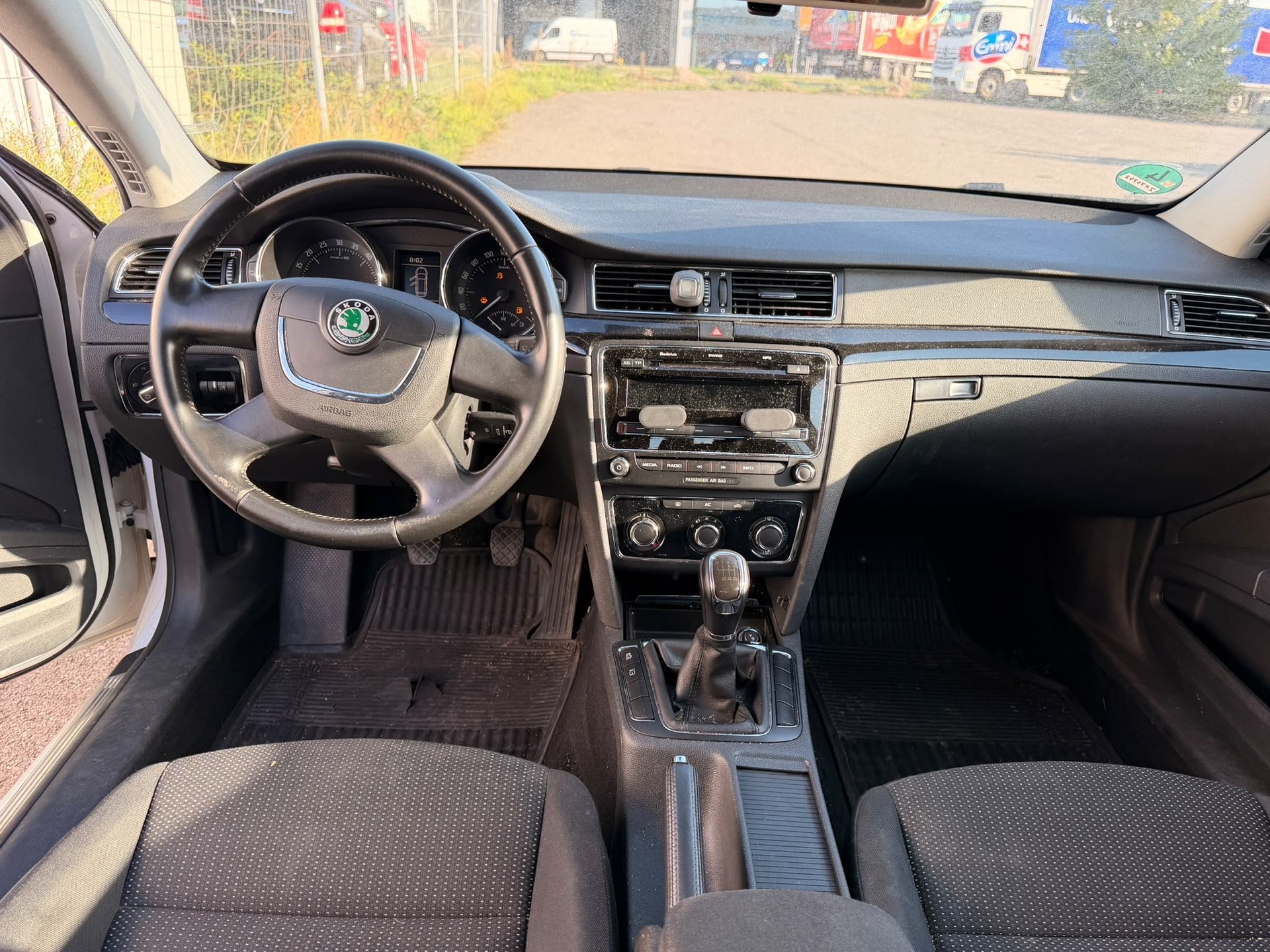 SKODA Superb Combi 2.0 TDi Family-image-5
