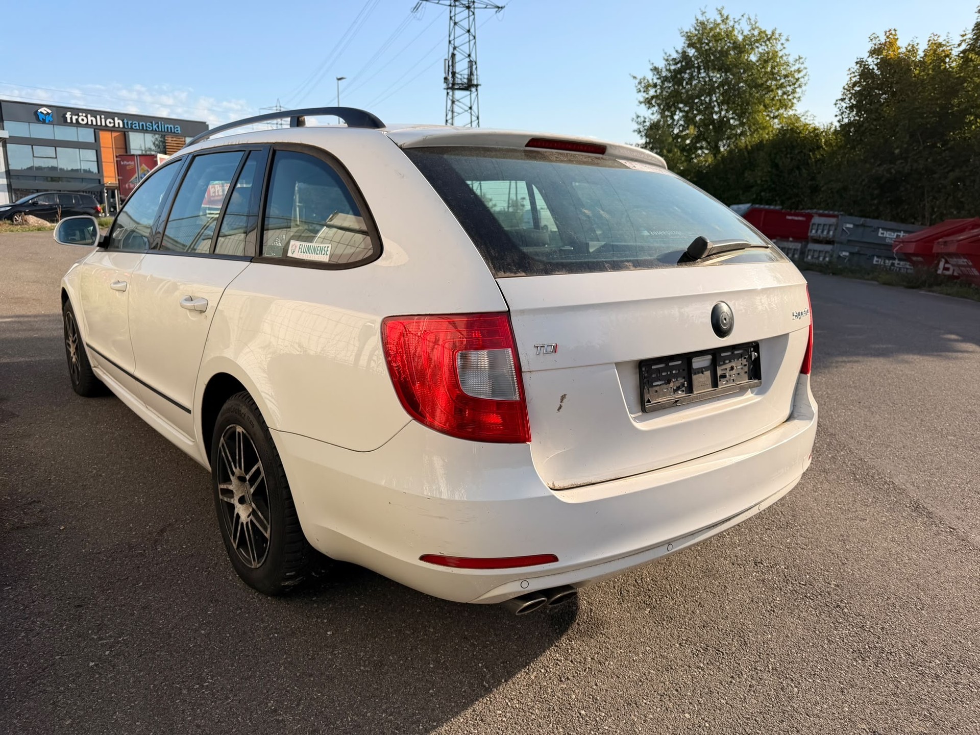 SKODA Superb Combi 2.0 TDi Family-image-4