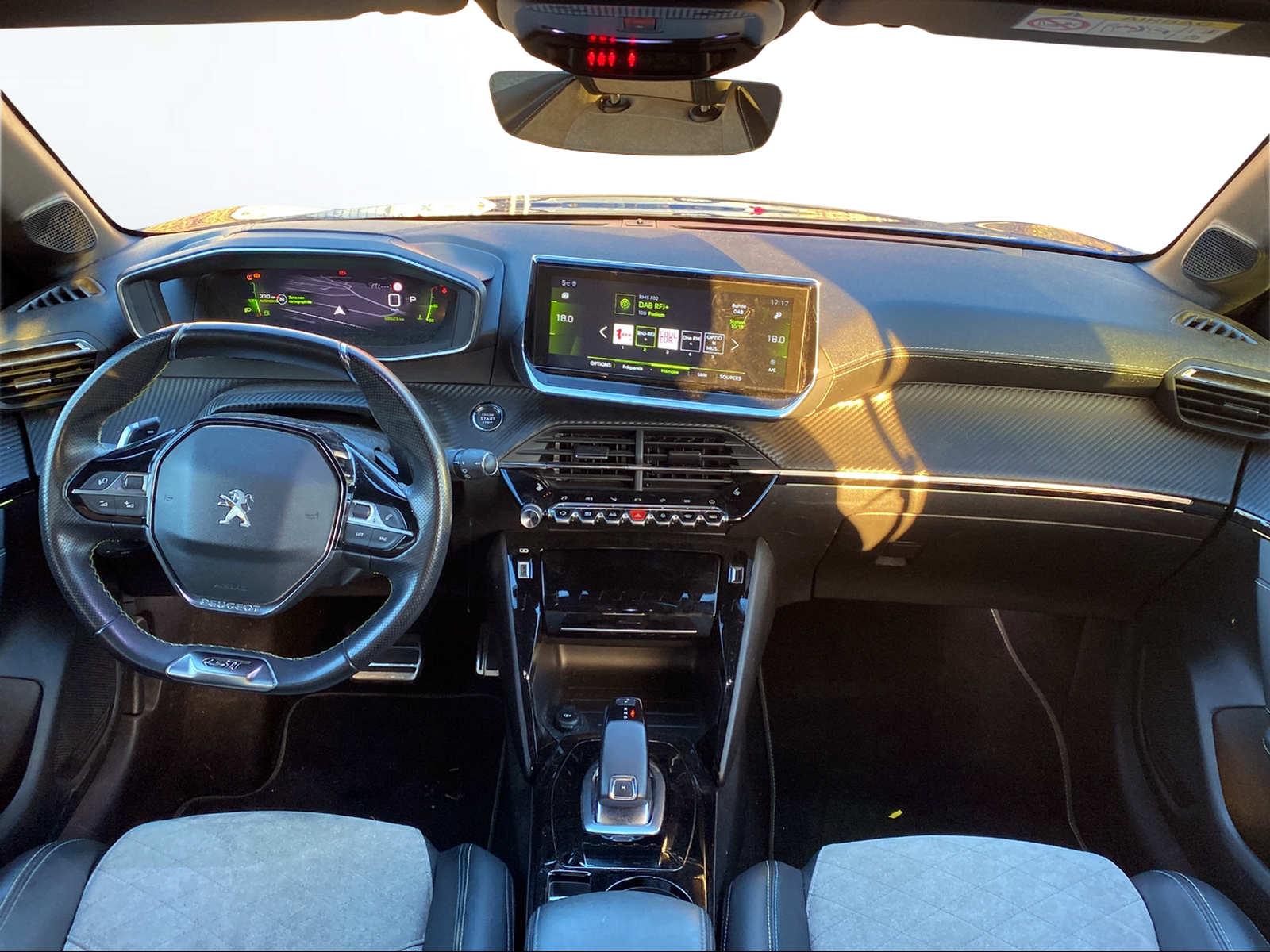 PEUGEOT 208 1.2 PureTech 130 GT Pack-image-4
