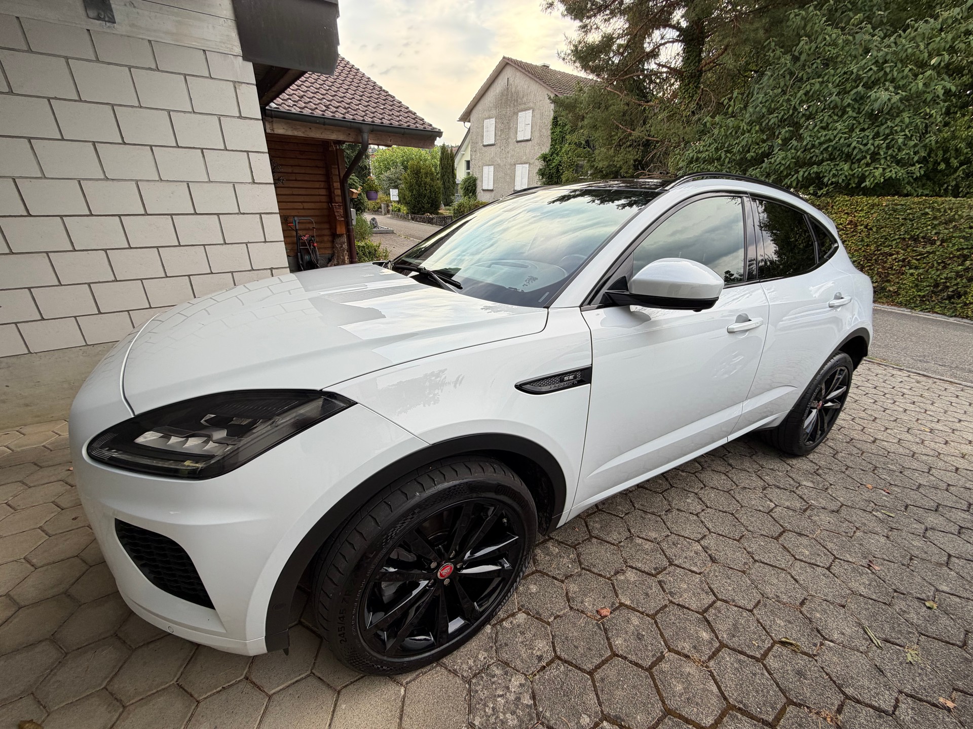 JAGUAR 2.0 D 240 R-Dynamic SE AWD-image-0