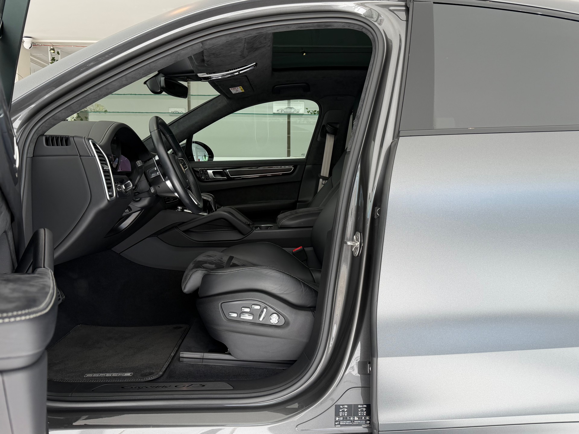 PORSCHE Cayenne GTS Coupé **PORSCHE APPROVED GARANTIE**-image-9