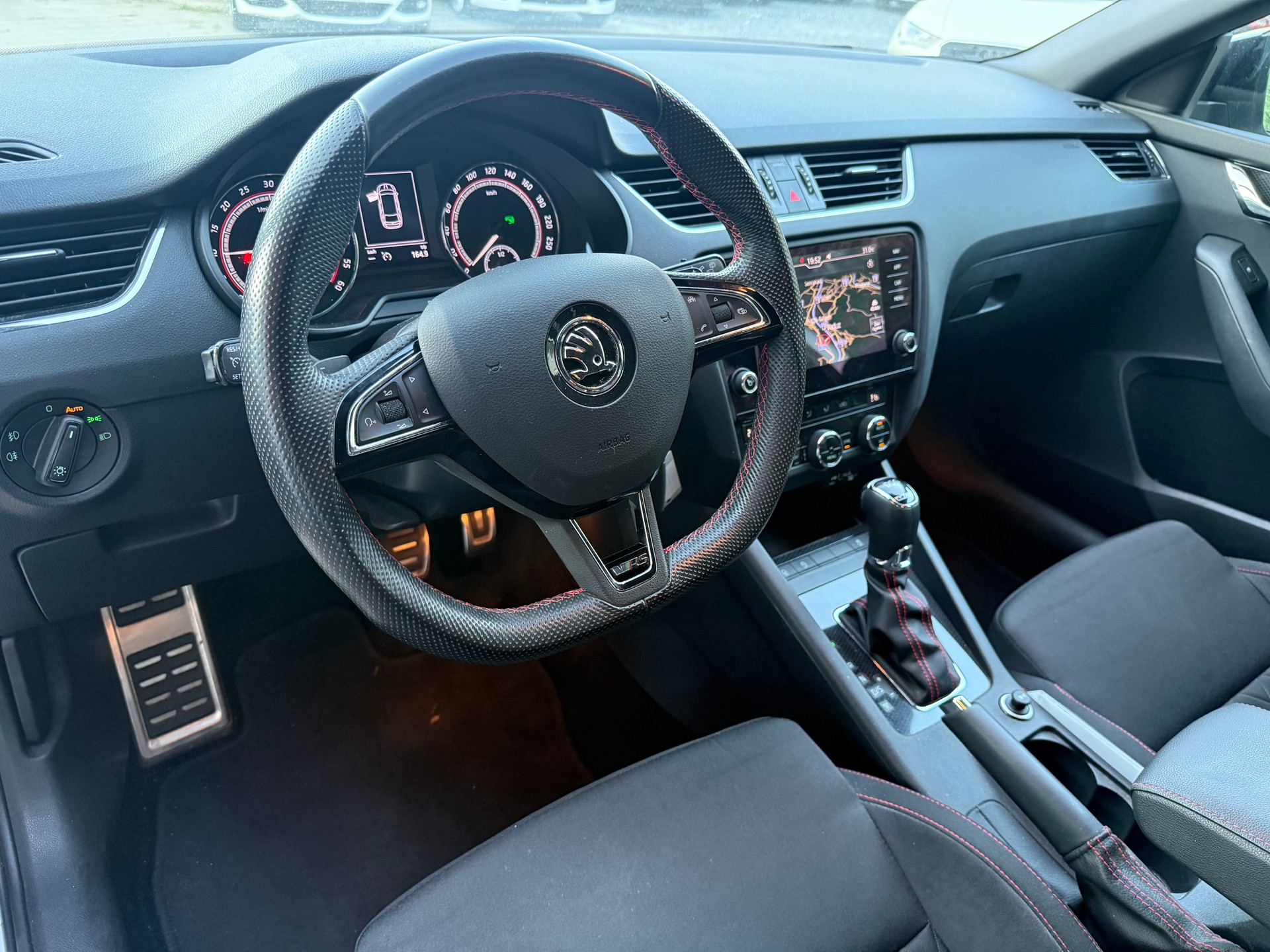 SKODA Octavia Combi 2.0 TDI RS 4x4 DSG-image-18