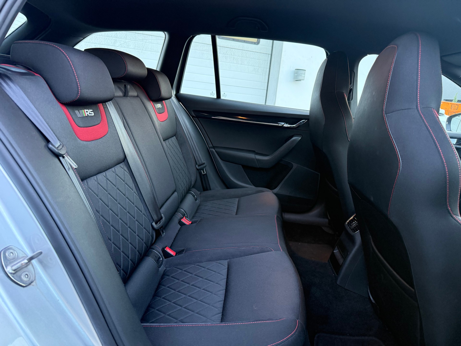 SKODA Octavia Combi 2.0 TDI RS 4x4 DSG-image-14