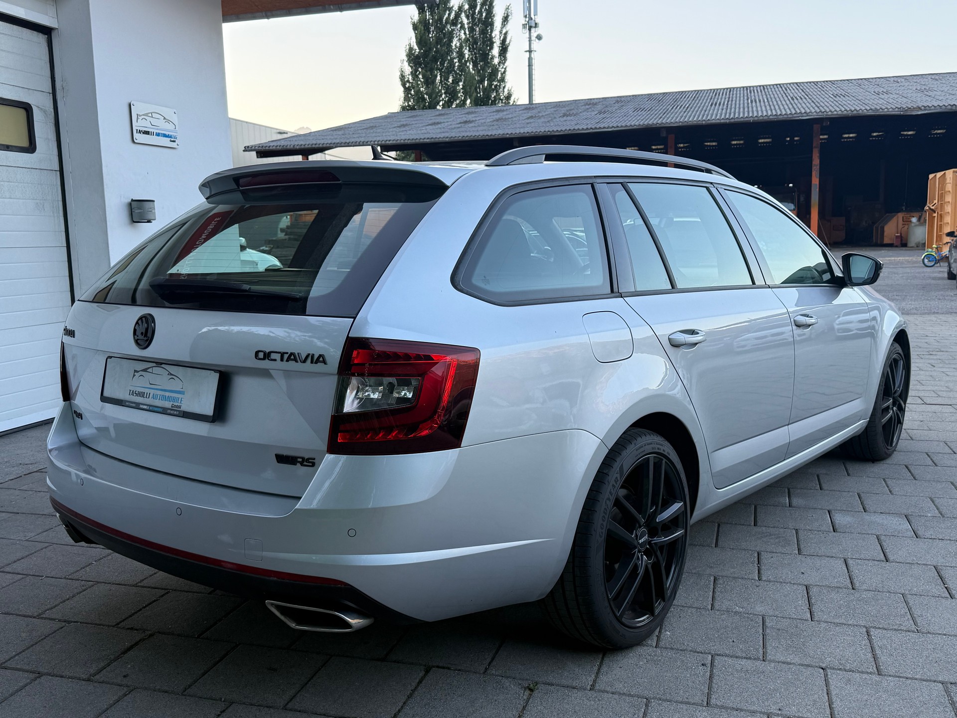 SKODA Octavia Combi 2.0 TDI RS 4x4 DSG-image-8