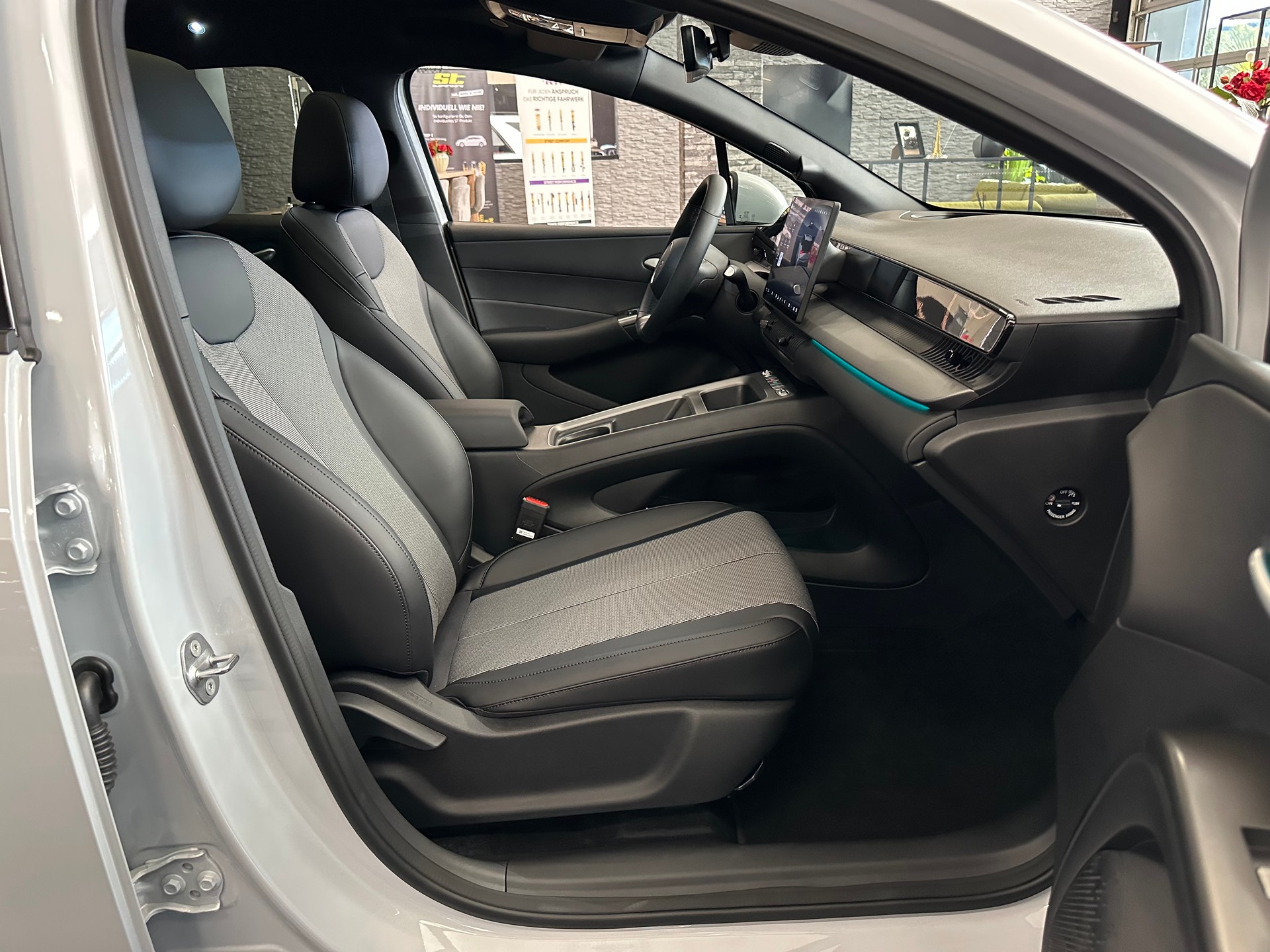BYD Dolphin G DM-i Comfort-image-16