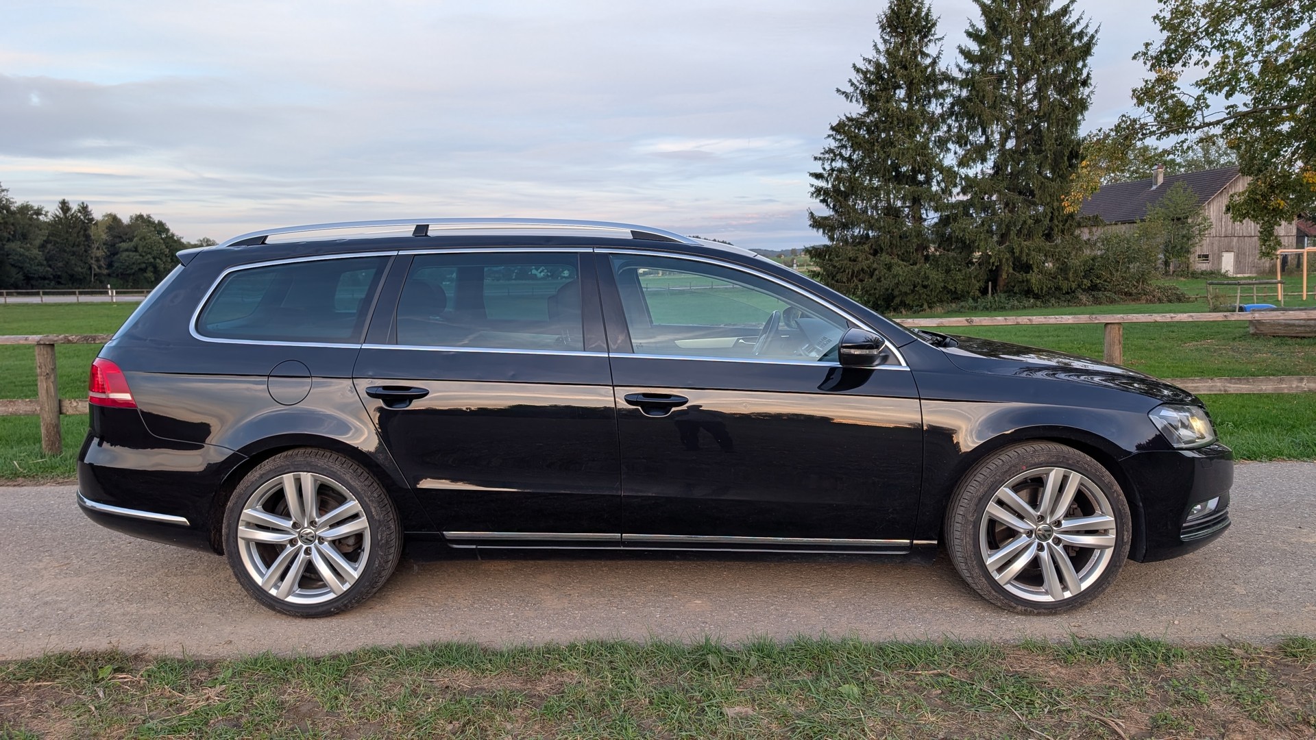 VW Passat Variant 2.0 TDI BMT Highline-image-11