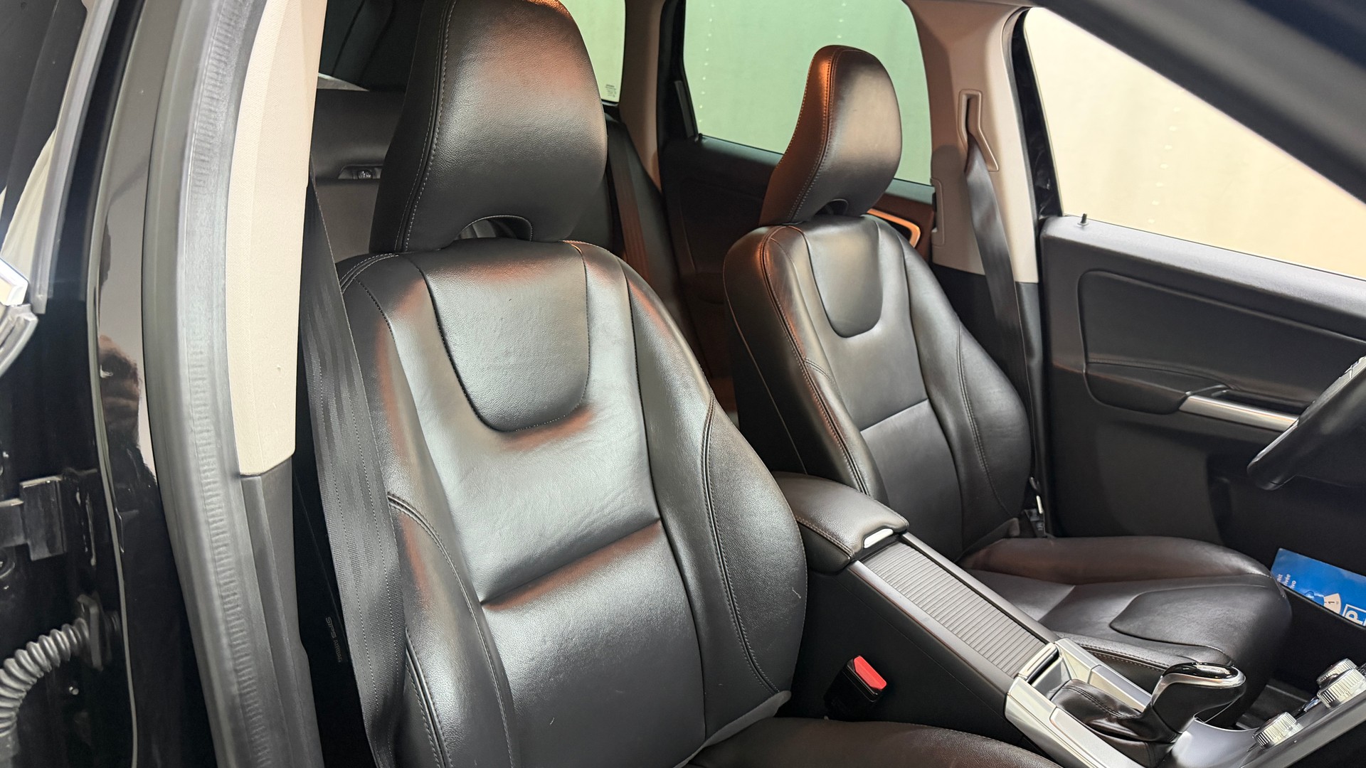 VOLVO XC60 D4 AWD Executive Geartronic-image-15
