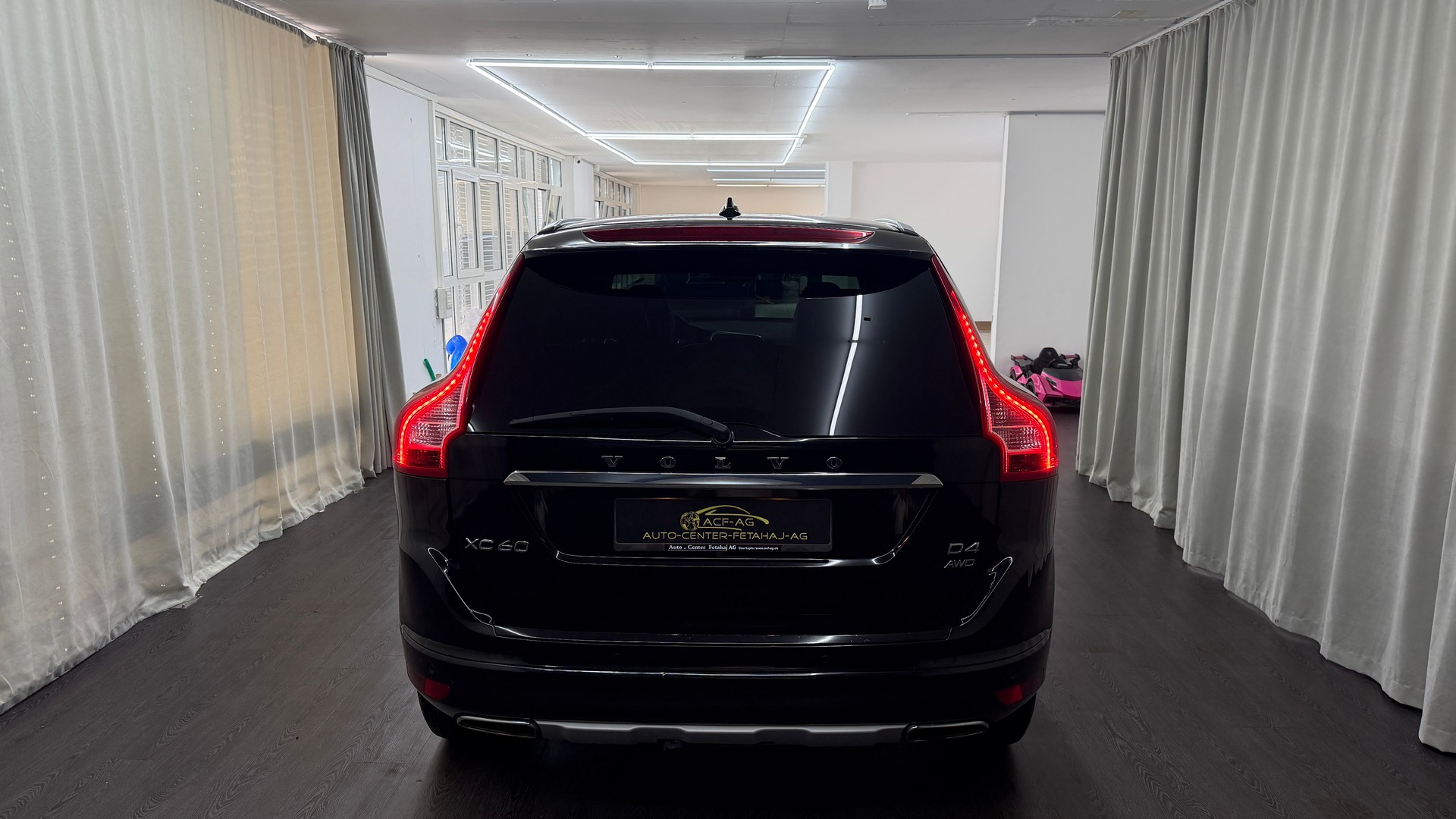 VOLVO XC60 D4 AWD Executive Geartronic-image-4