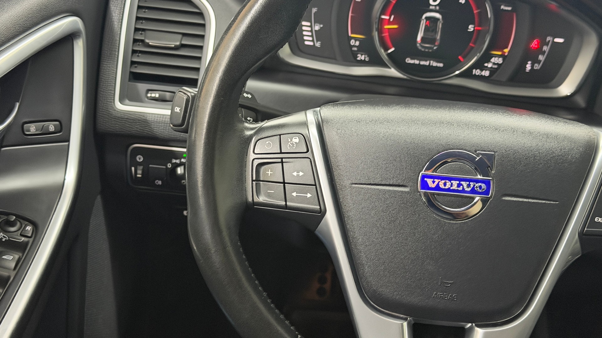 VOLVO XC60 D4 AWD Executive Geartronic-image-13