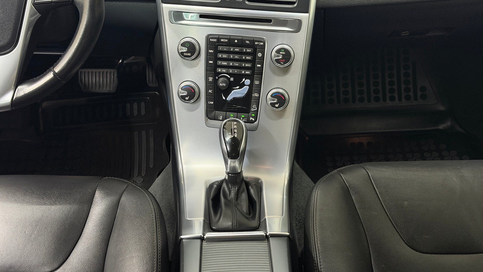 VOLVO XC60 D4 AWD Executive Geartronic-image-12