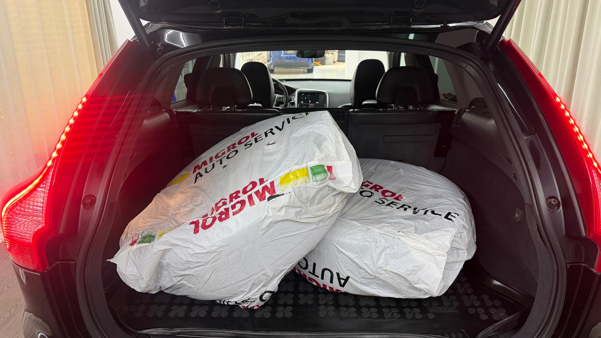 VOLVO XC60 D4 AWD Executive Geartronic-image-14