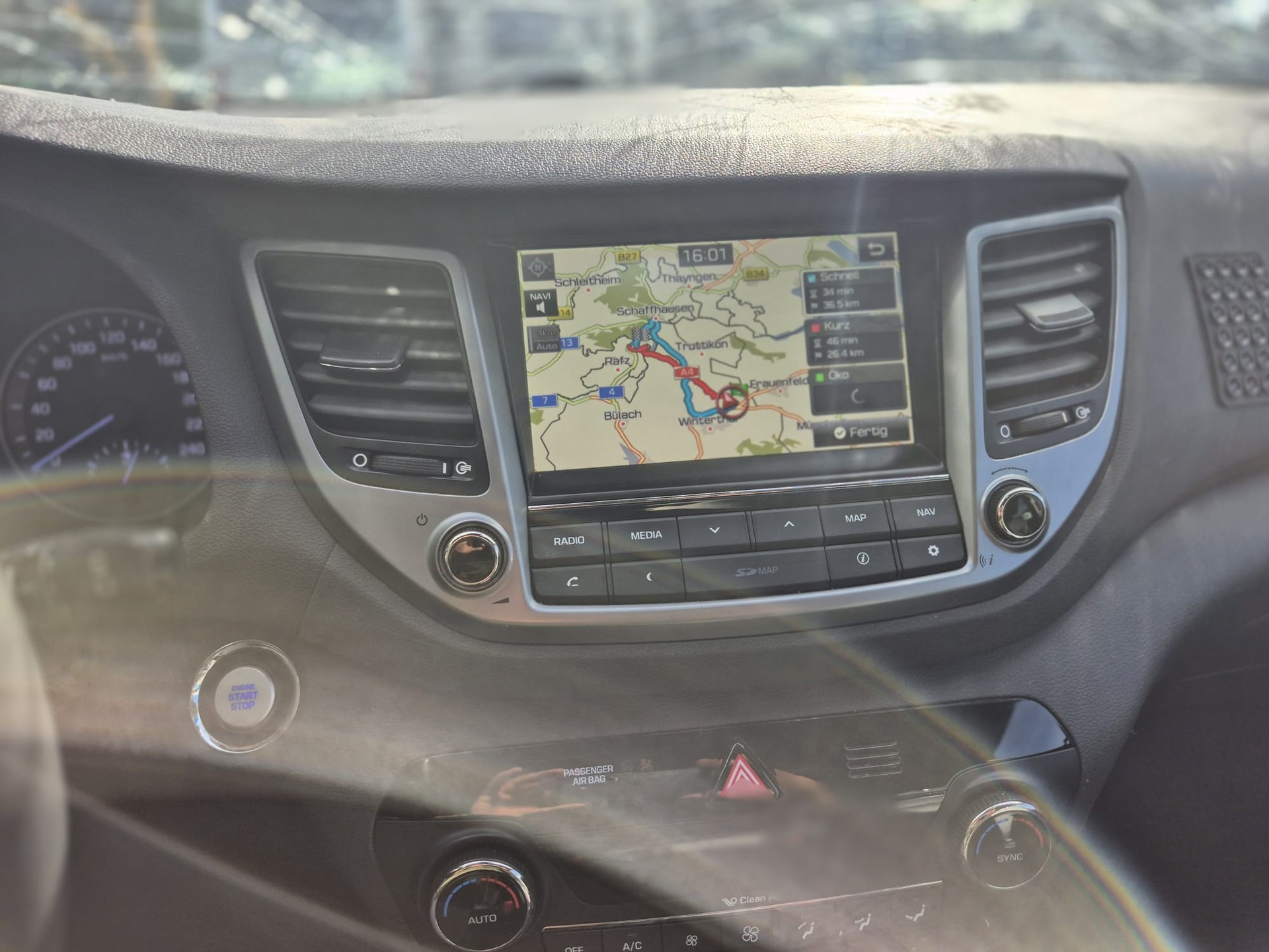 HYUNDAI Tucson 2.0 CRDI Launch Edition 4WD Automatic-image-8